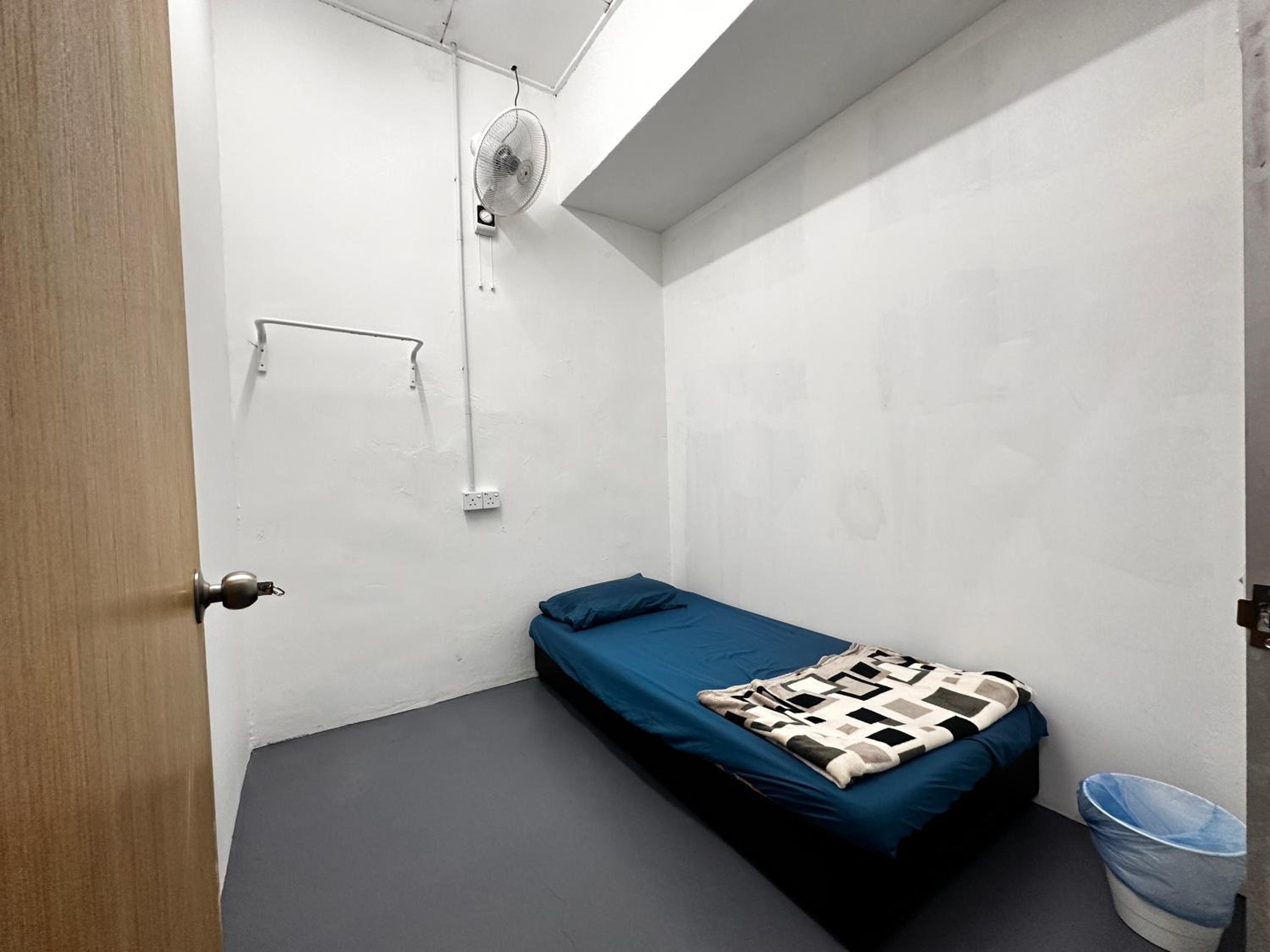 Single Room with Shared Bathroom photo 2