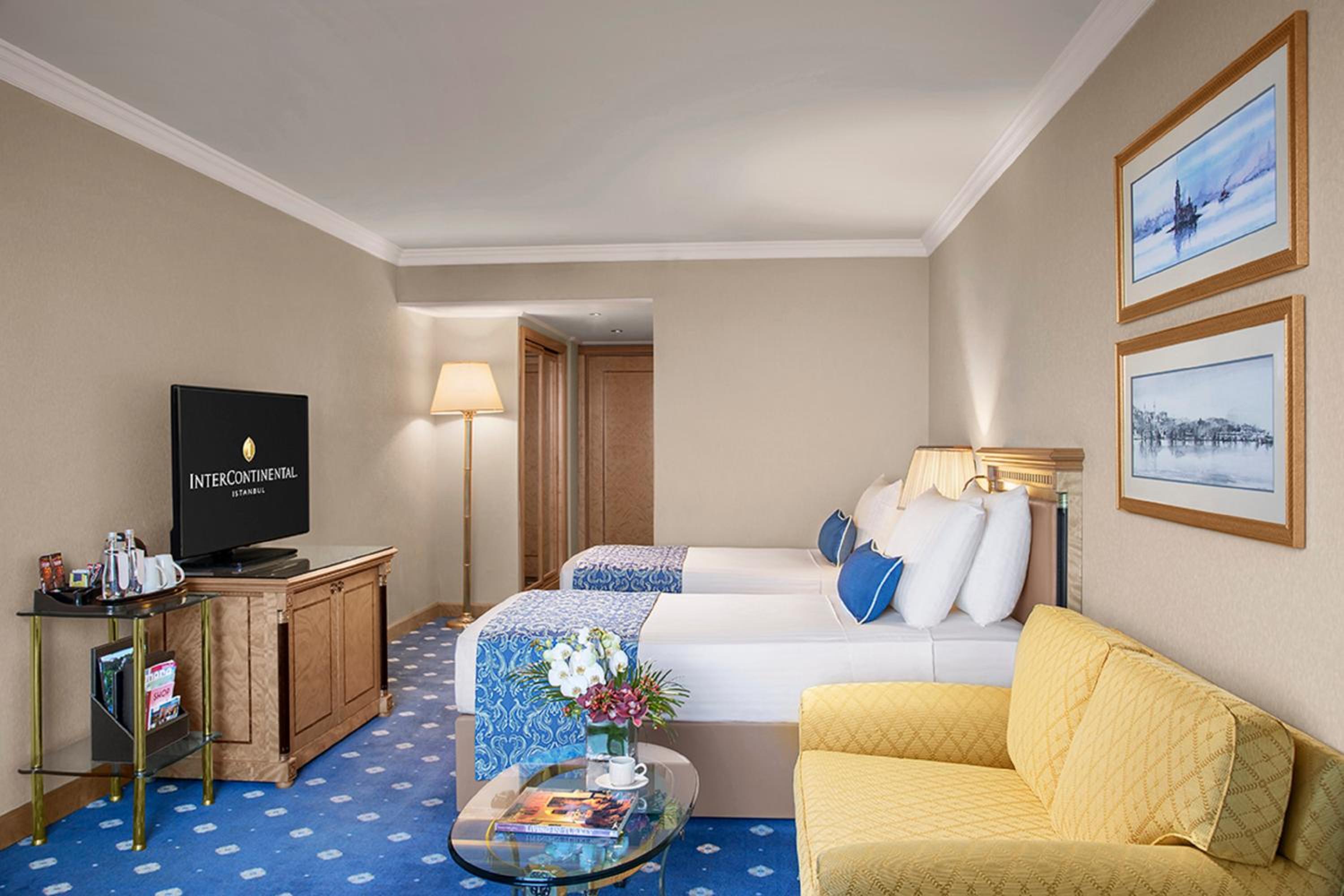 Classic Twin Room with City View photo 1