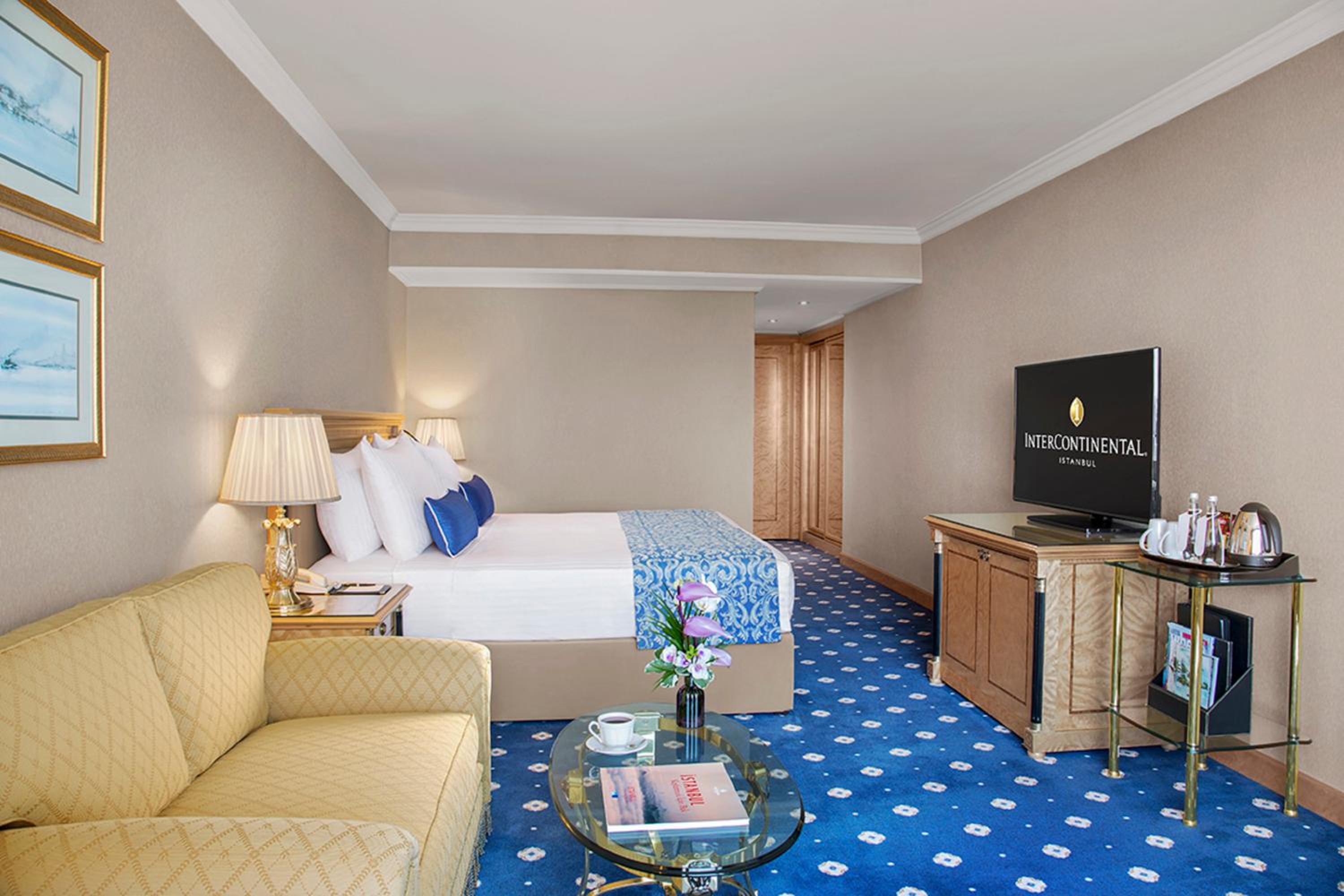 Classic King Room with City View photo 1
