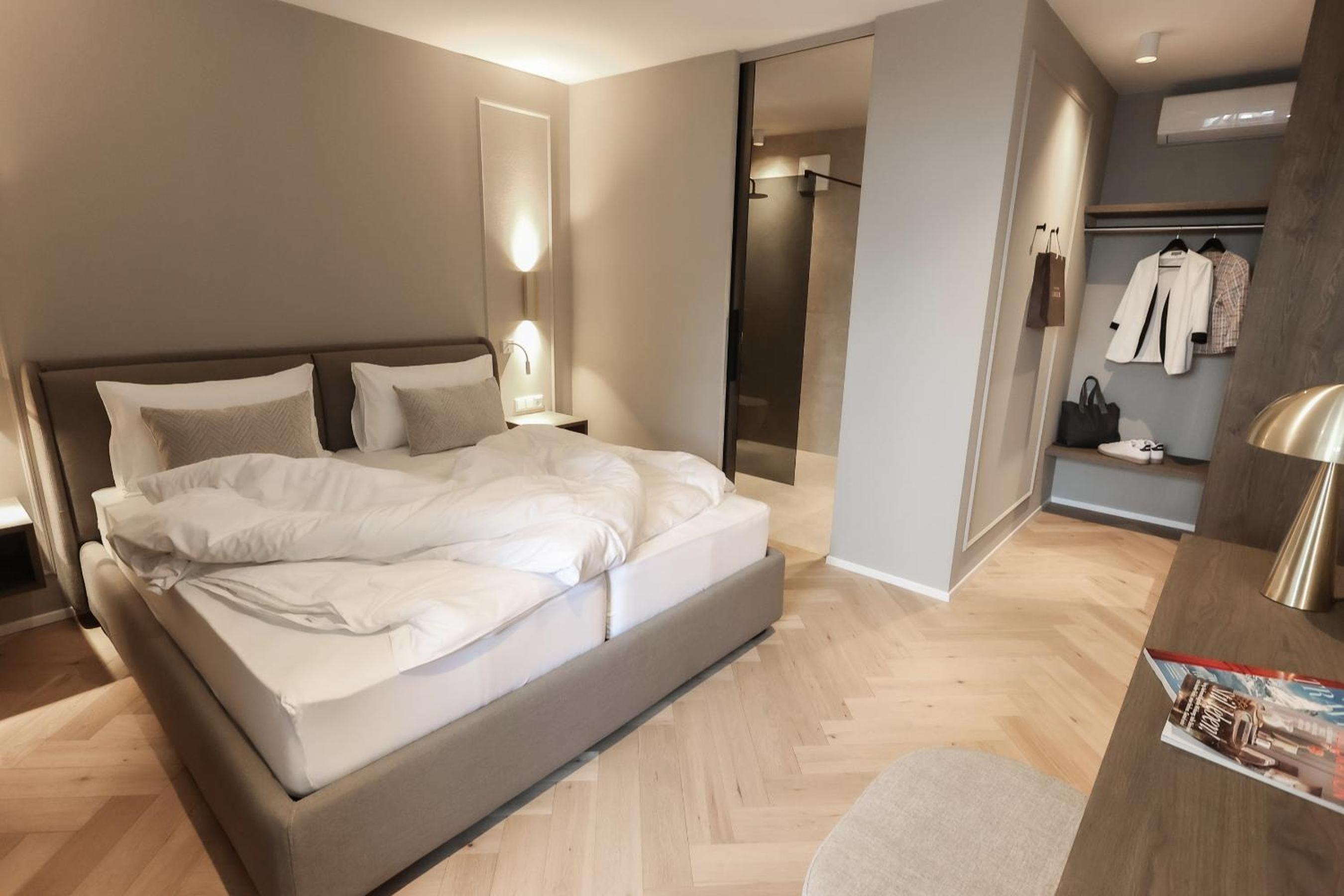 Double Room with Balcony - Photo 3