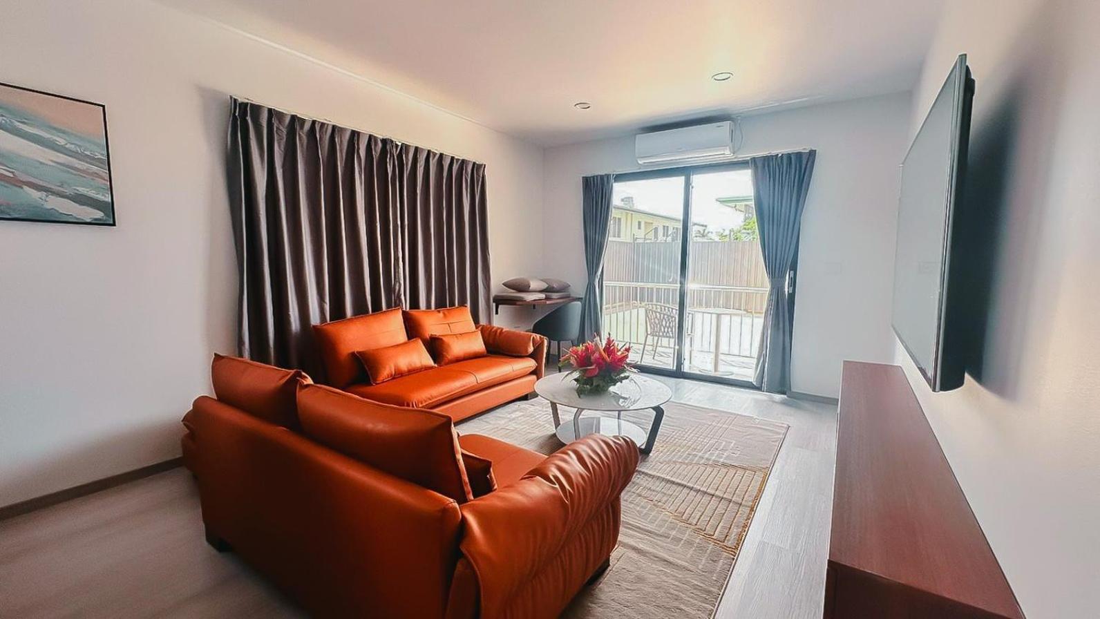 One-Bedroom Suite photo 2