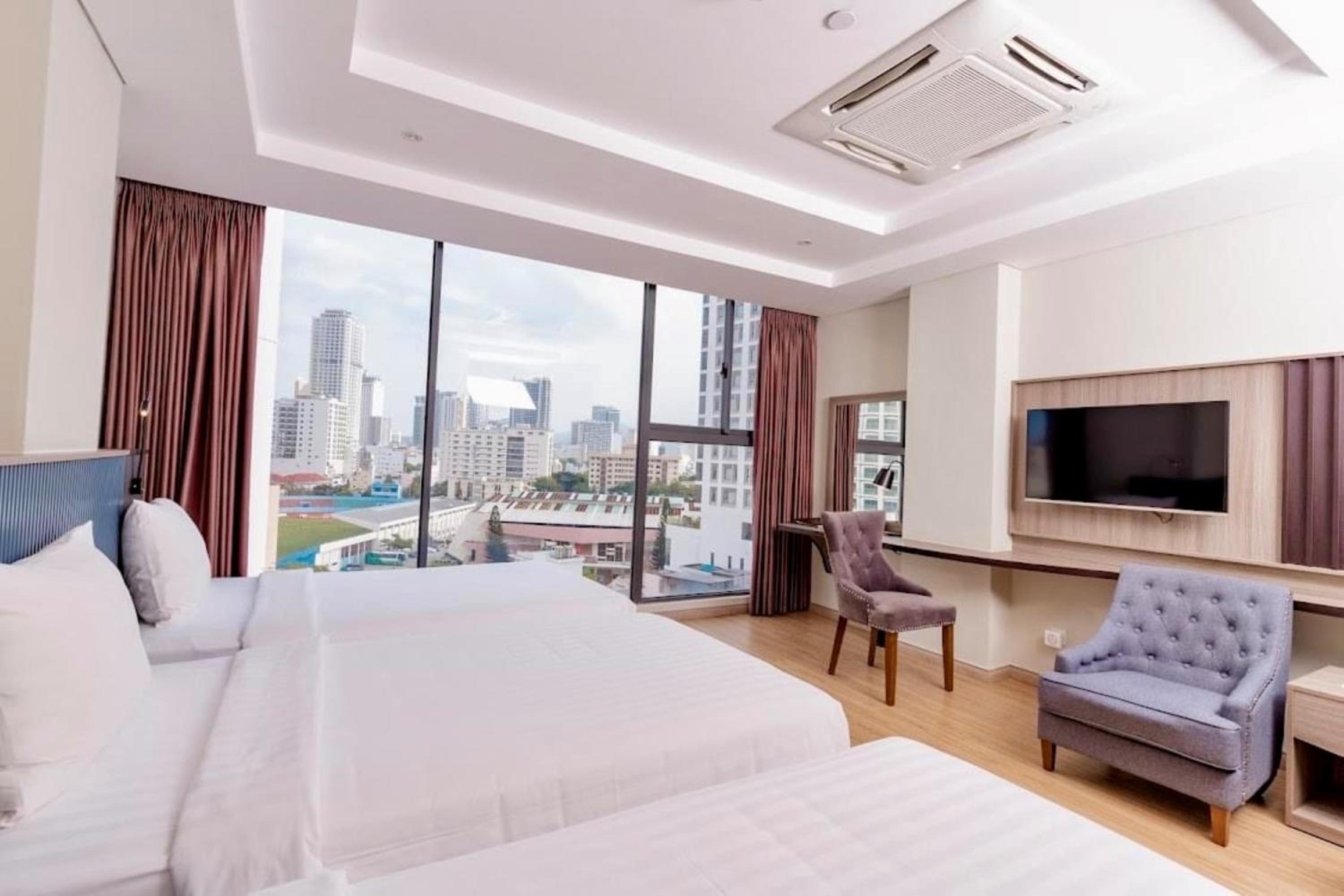 Family Suite with City View - Photo 1