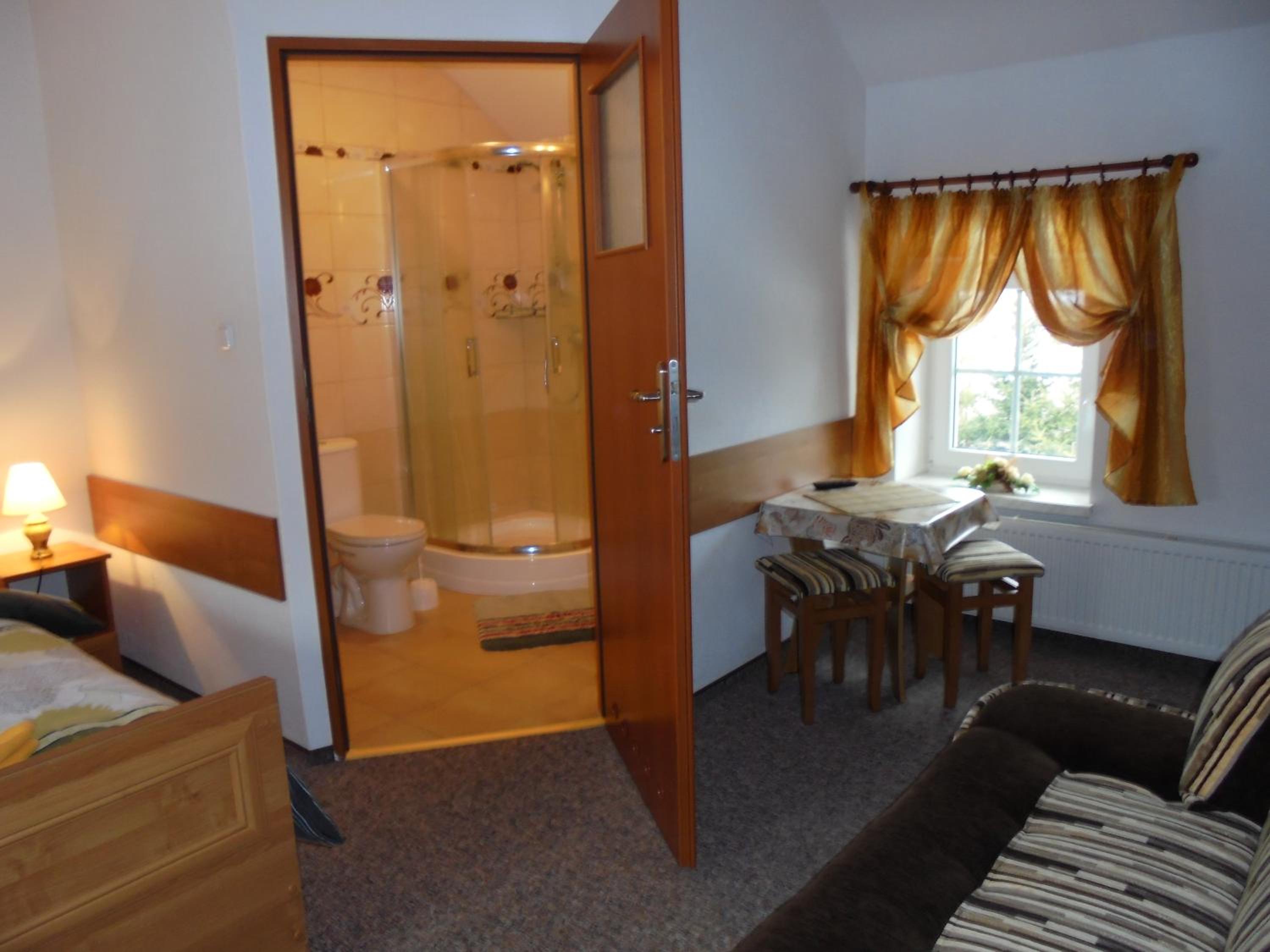 Double Room with Private Bathroom photo 2