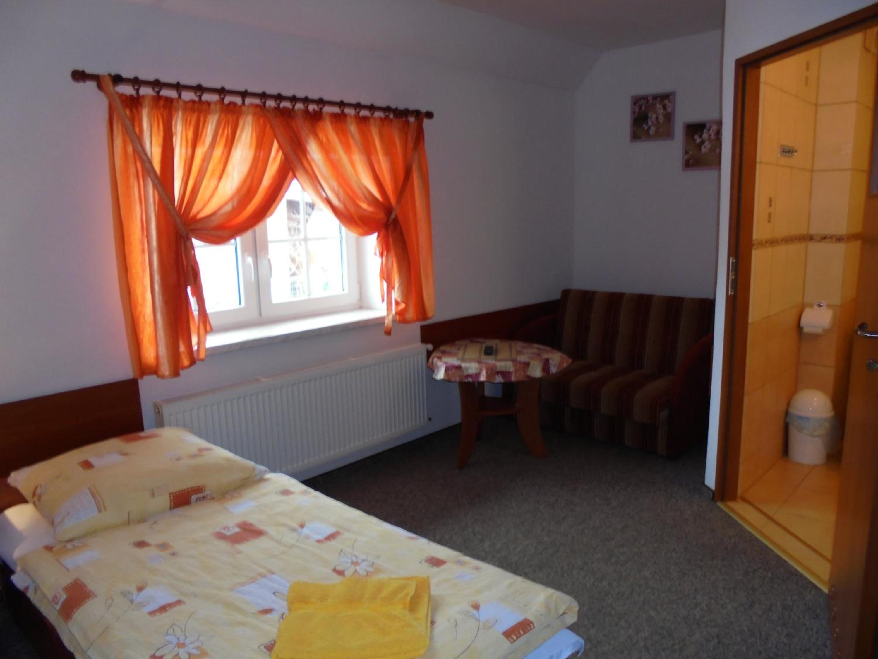 Double or Twin Room with Private Bathroom photo 3