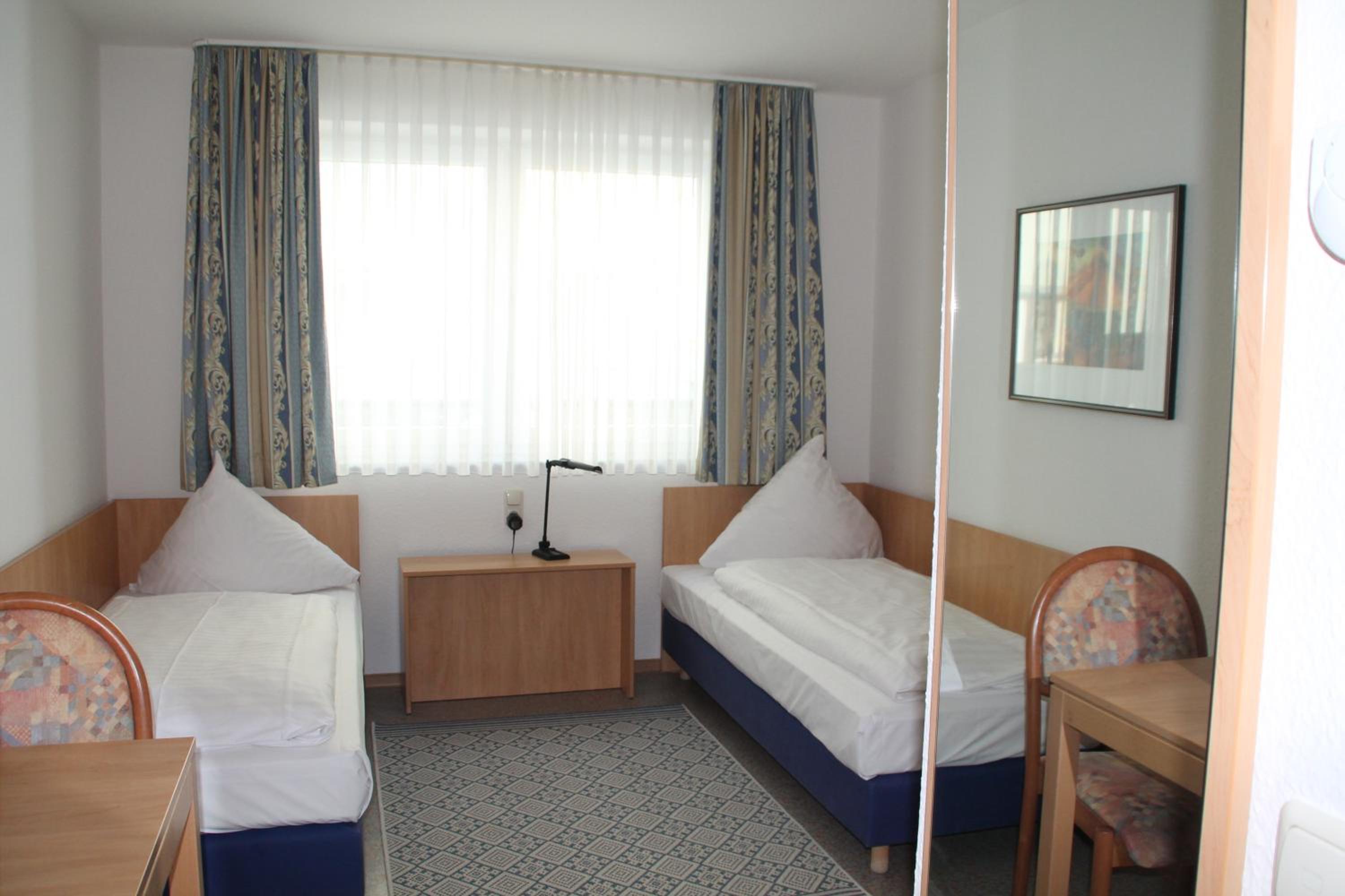 Twin Room - Photo 5