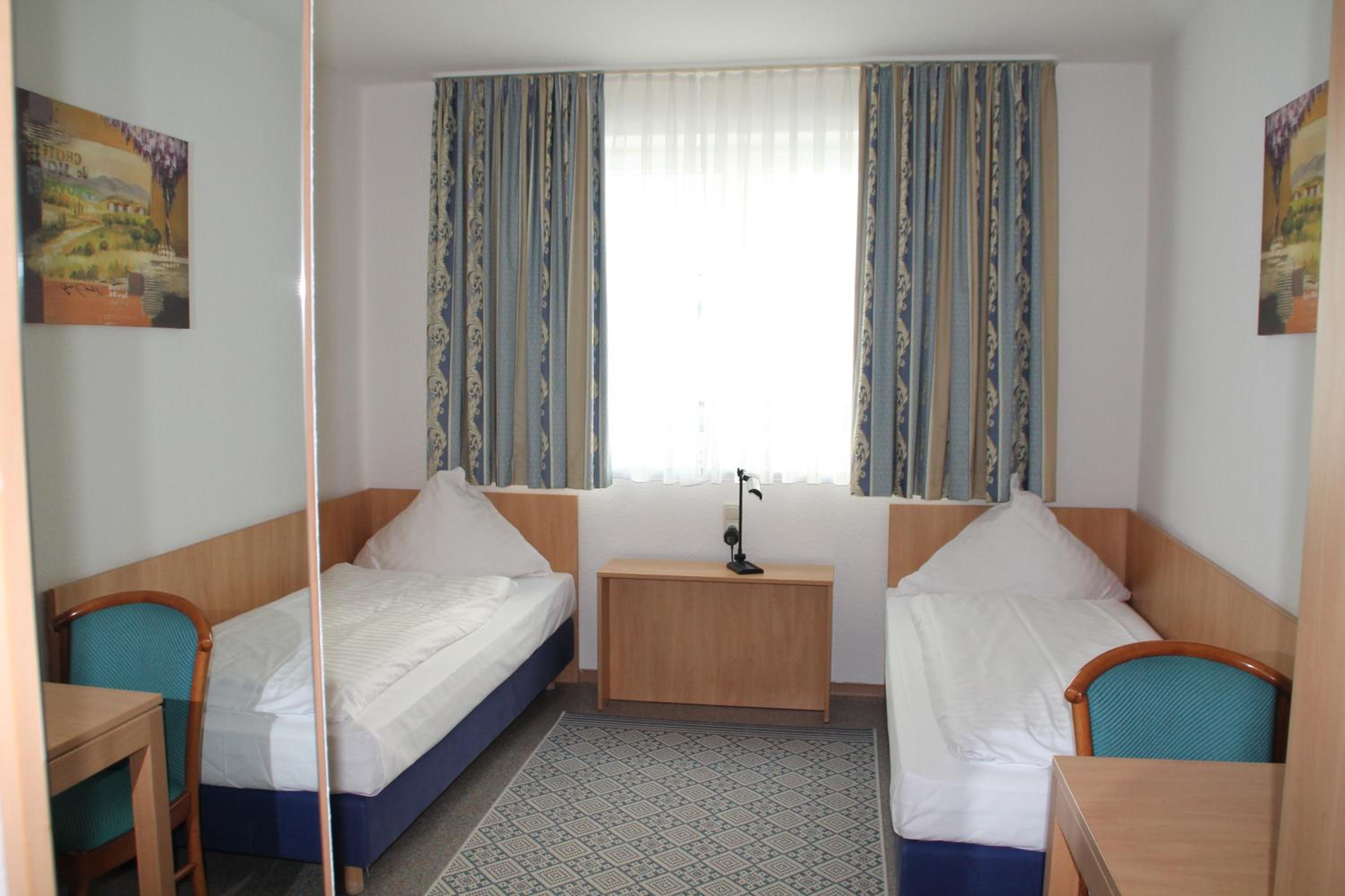 Twin Room - Photo 6