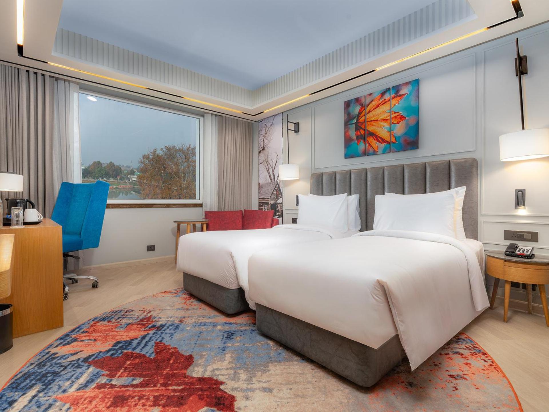 Superior Twin Room with River View