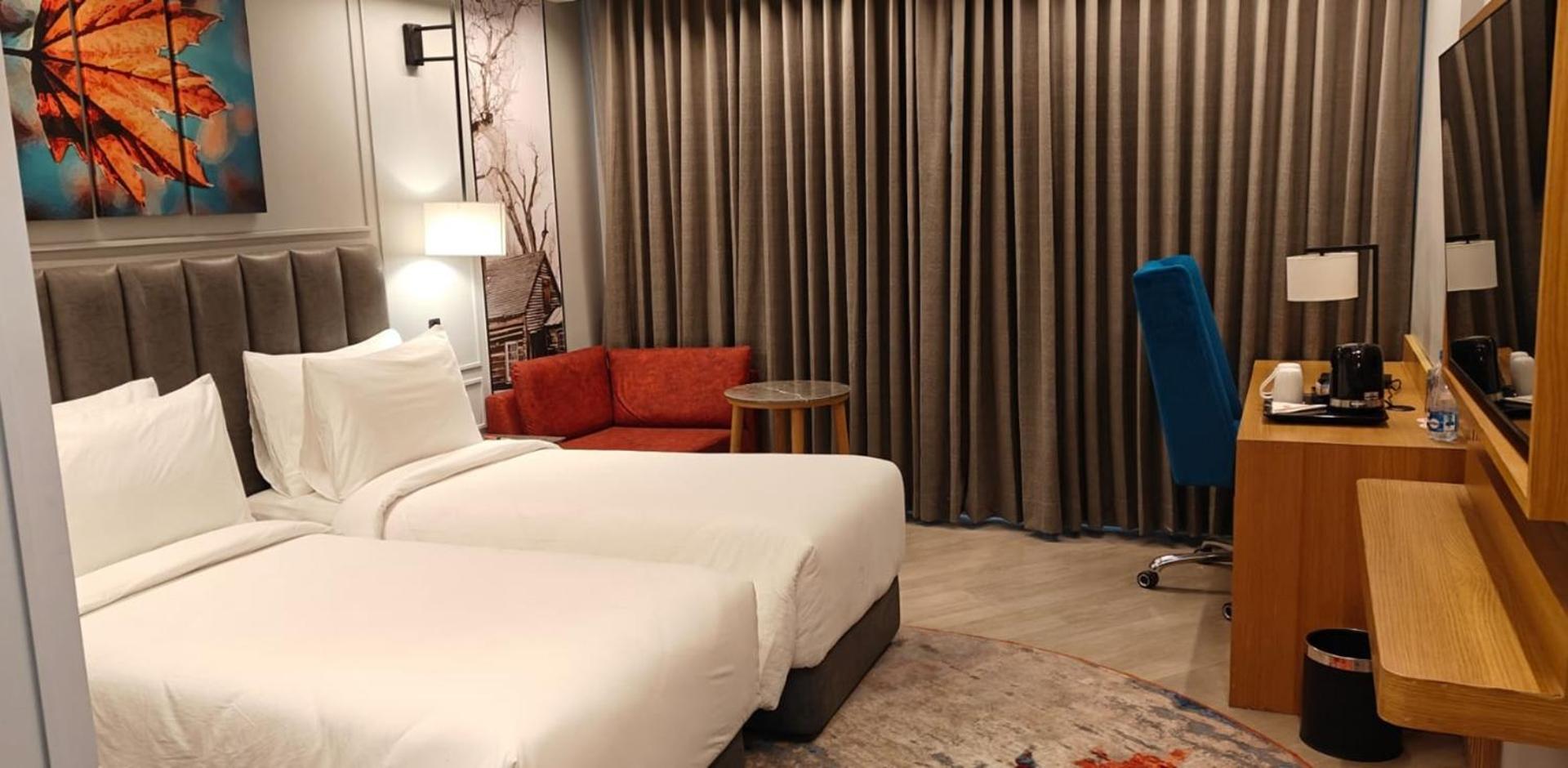 Superior Twin Room with City View