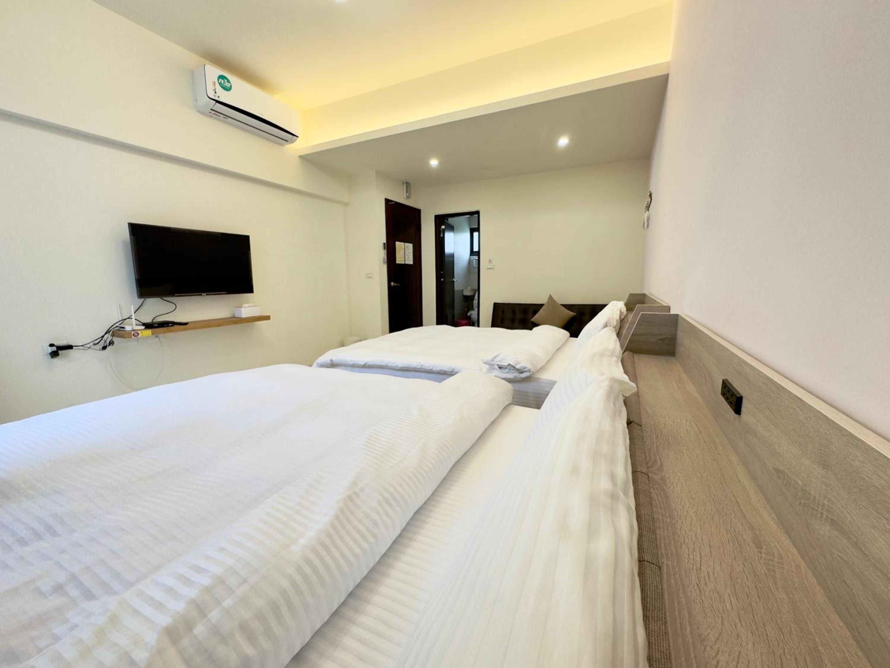 Classic Quadruple Room photo 2