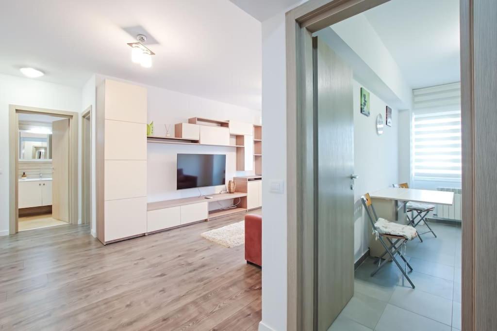 One-Bedroom Apartment photo 2