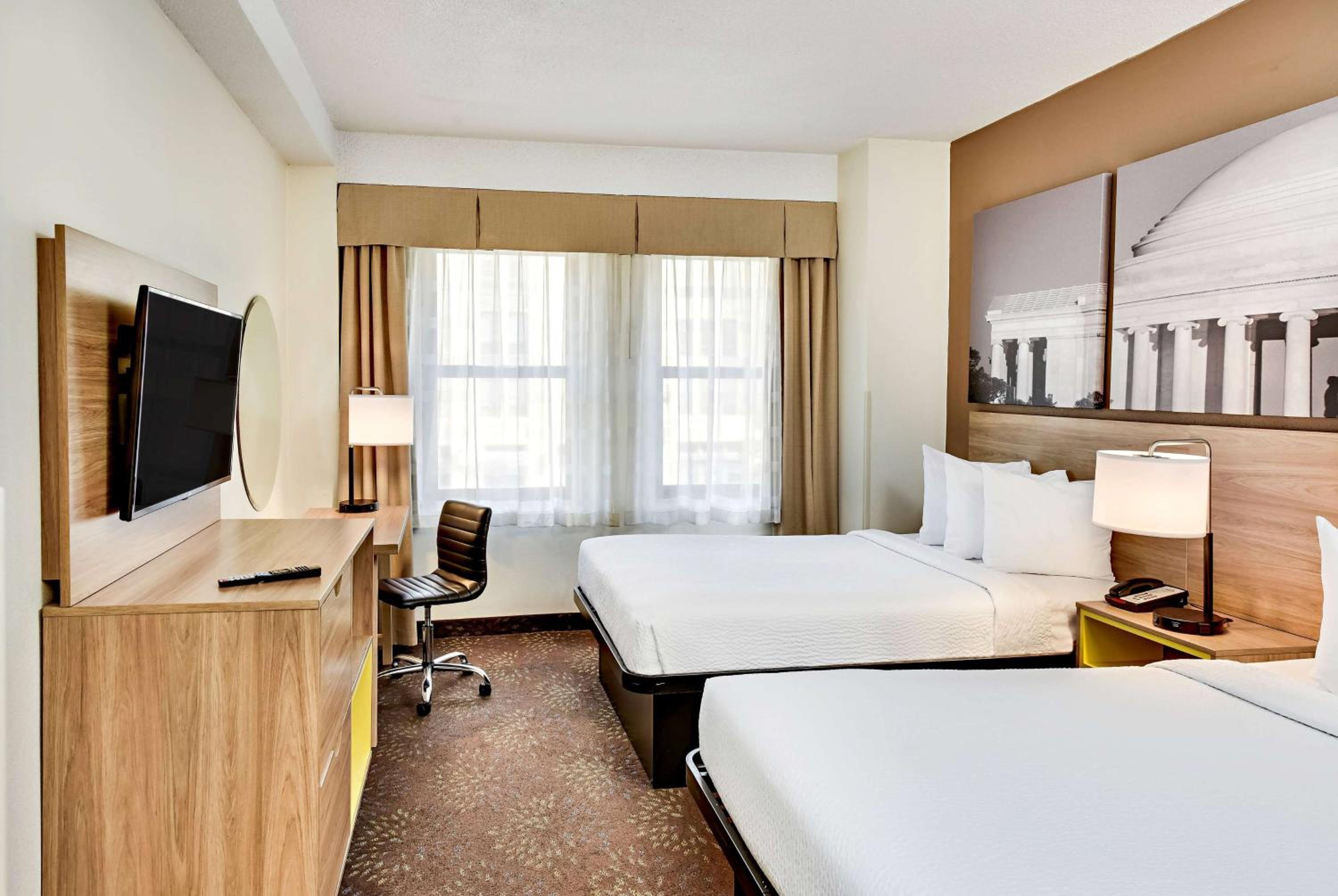Deluxe Double Room with Two Double Beds - Non-Smoking - Photo 6