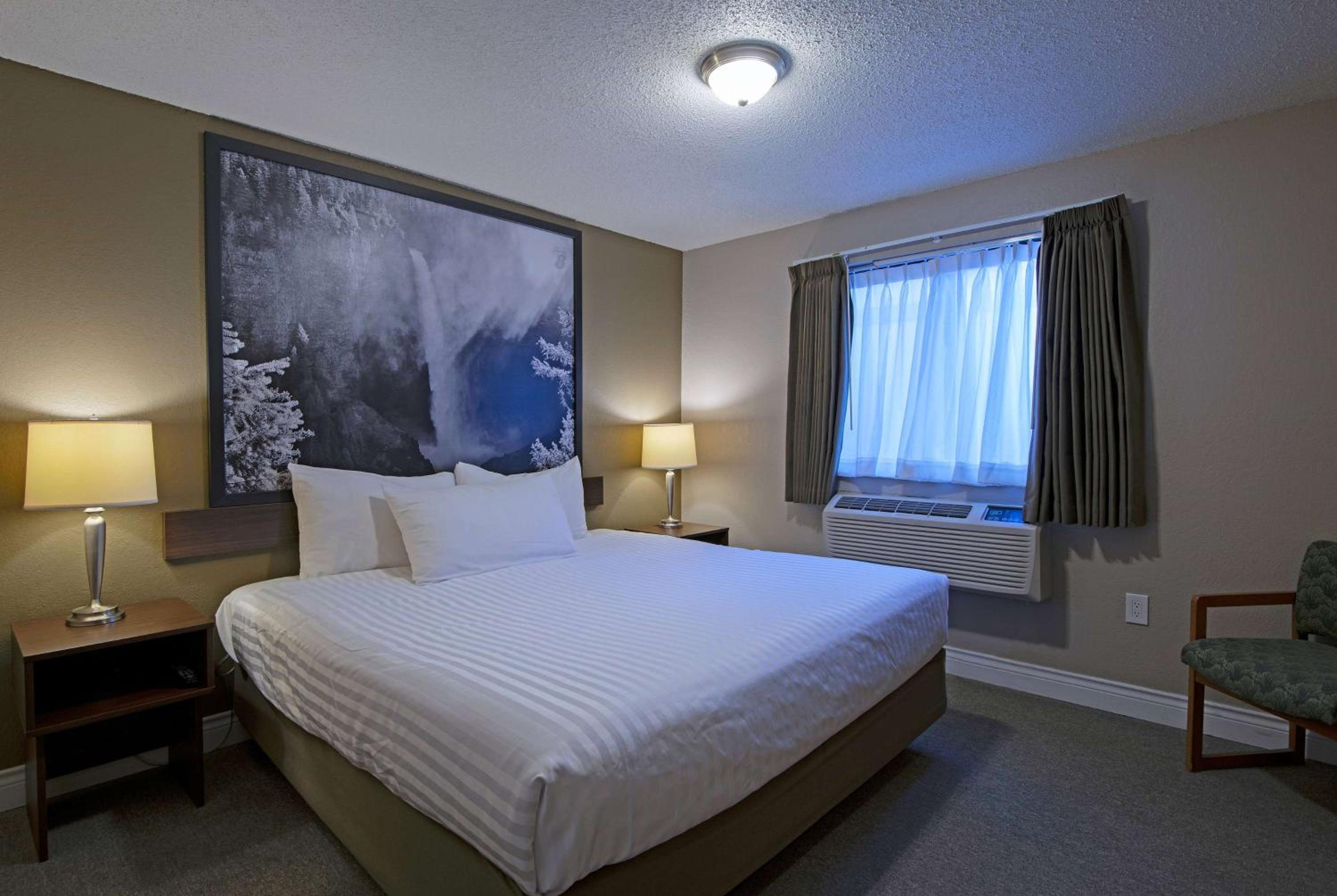 King Room - Non-Smoking - Photo 1