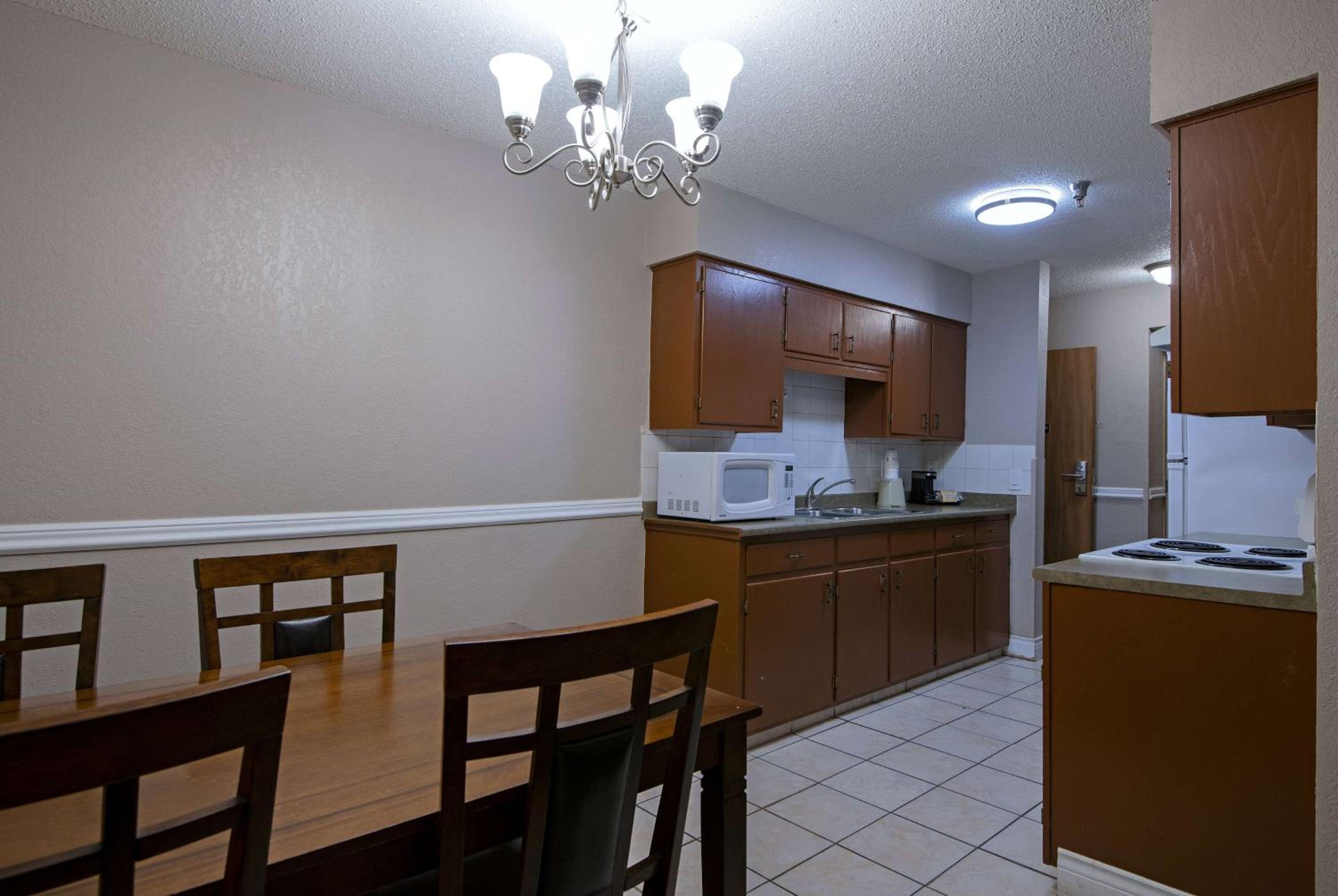 One-Bedroom Suite - Photo 2