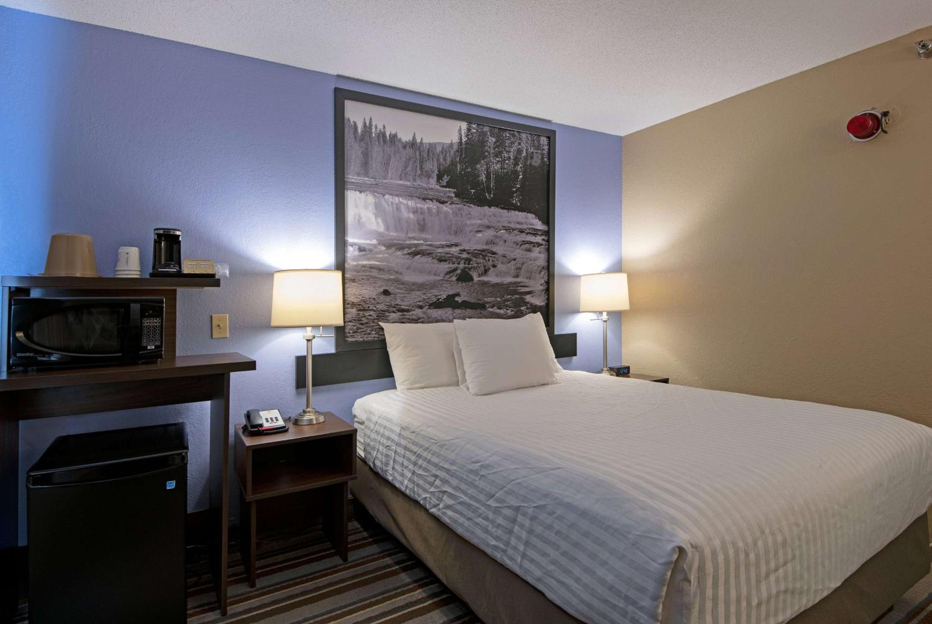 King Room - Non-Smoking - Photo 7