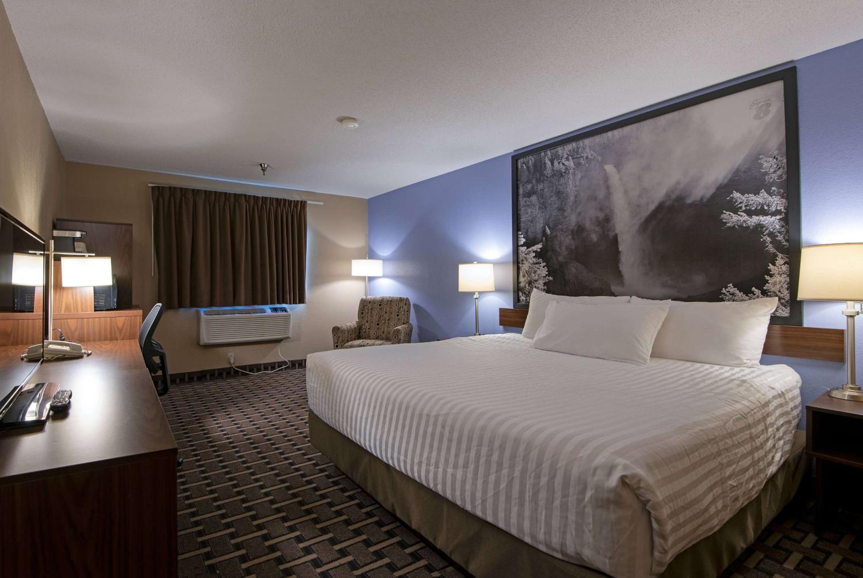 King Room - Non-Smoking - Photo 8