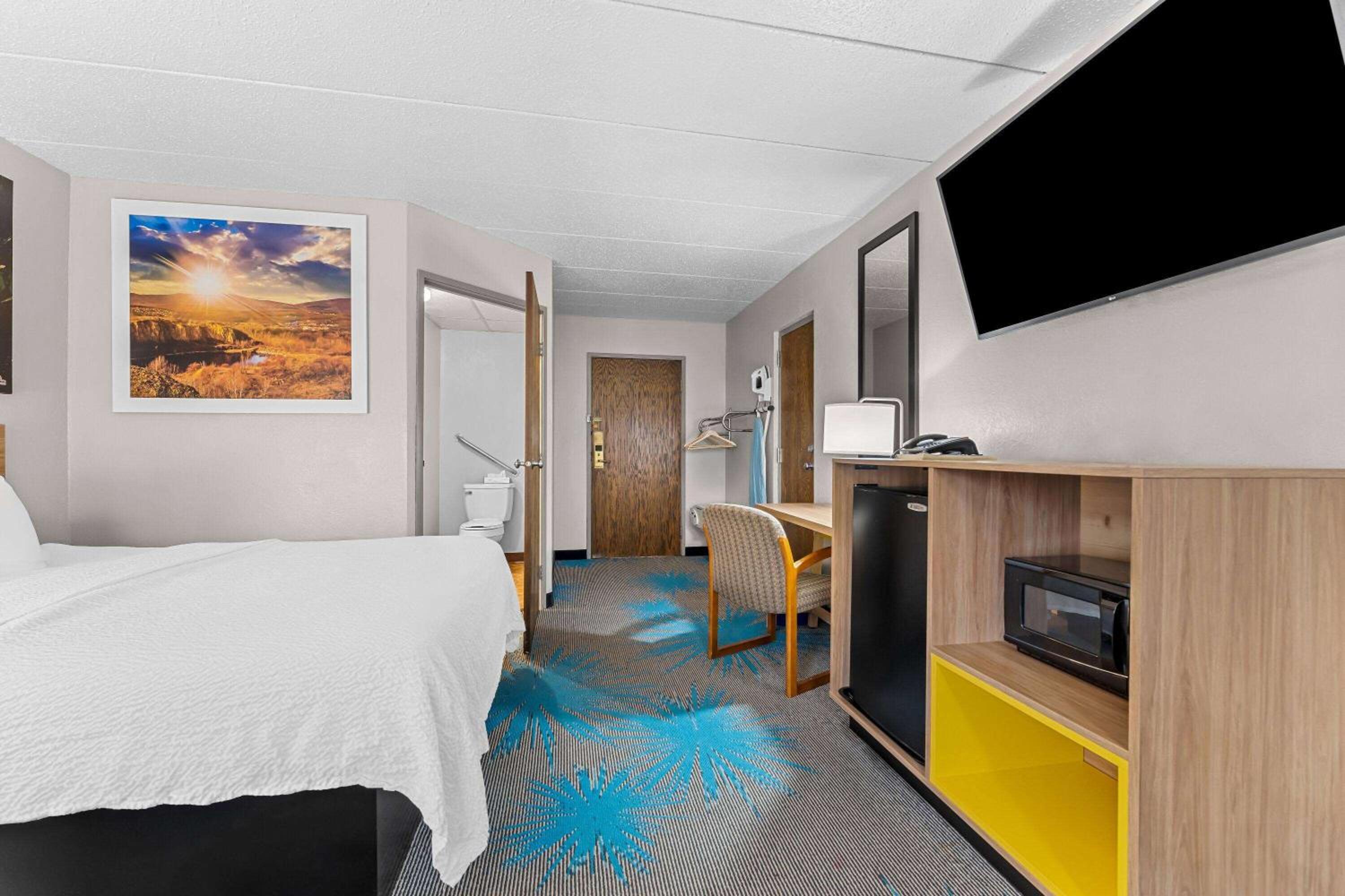 Queen Room with Two Queen Beds Disability Access, Non-Smoking - Photo 4