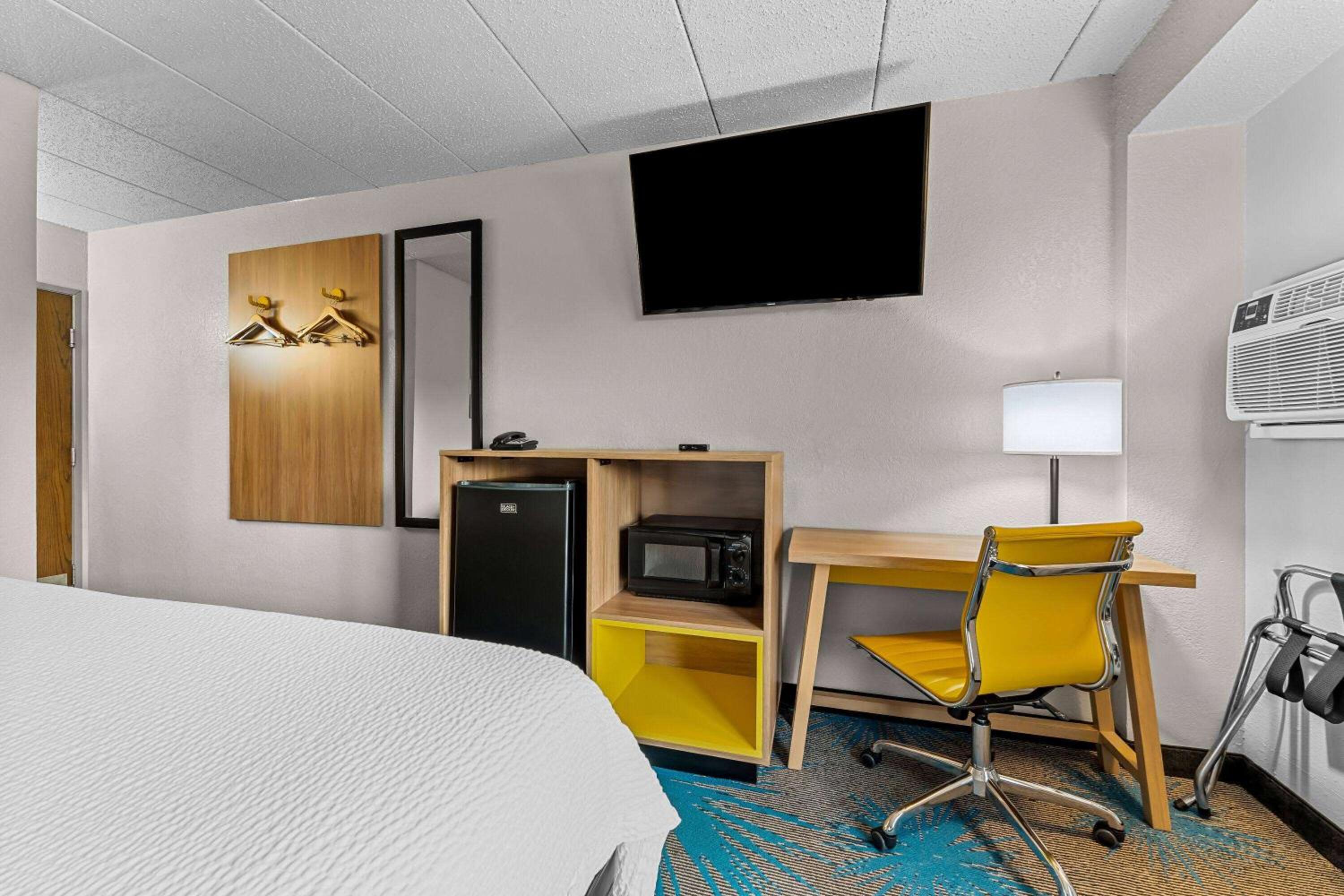 King Studio Suite, Non-Smoking - Photo 5