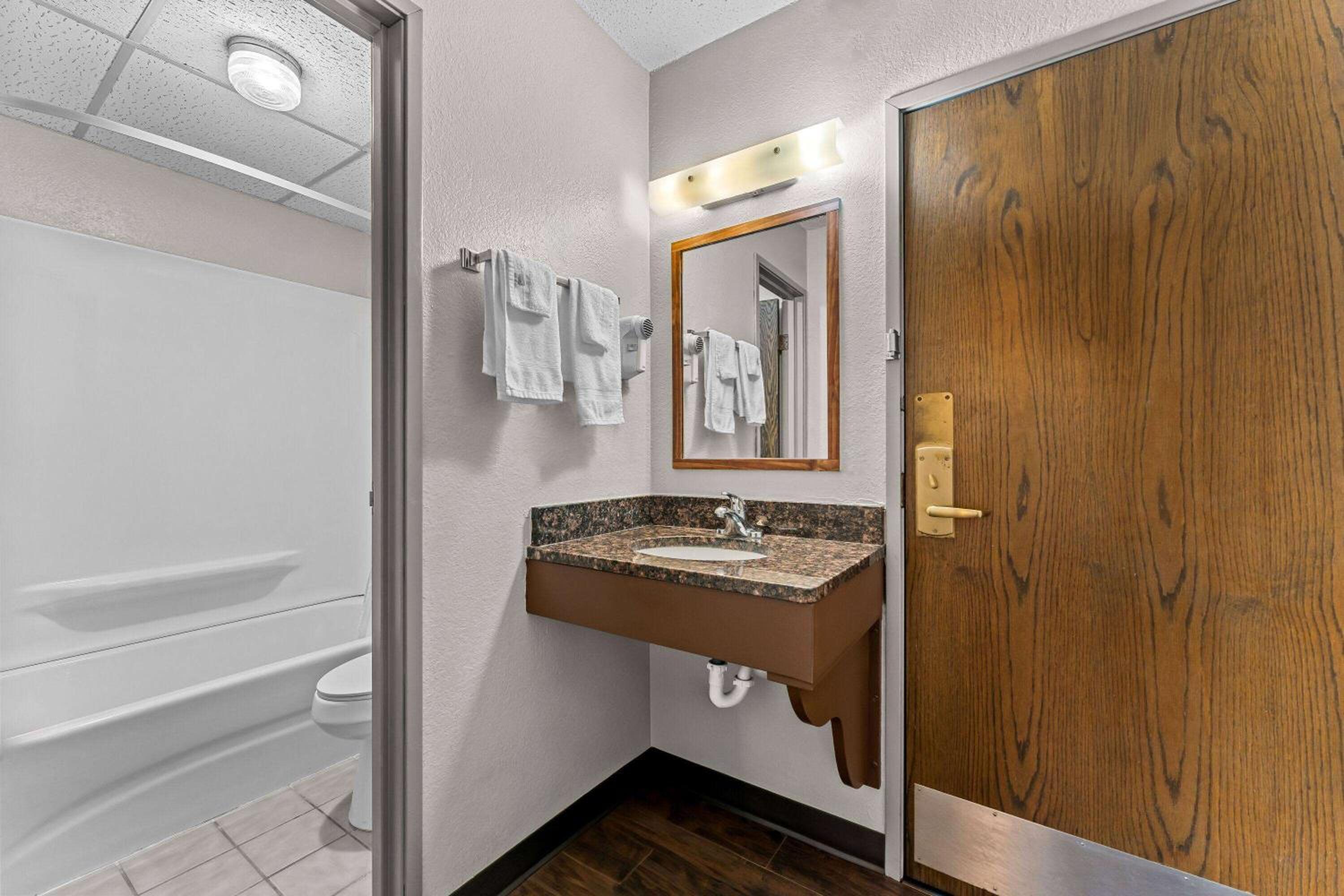 King Studio Suite, Non-Smoking - Photo 6