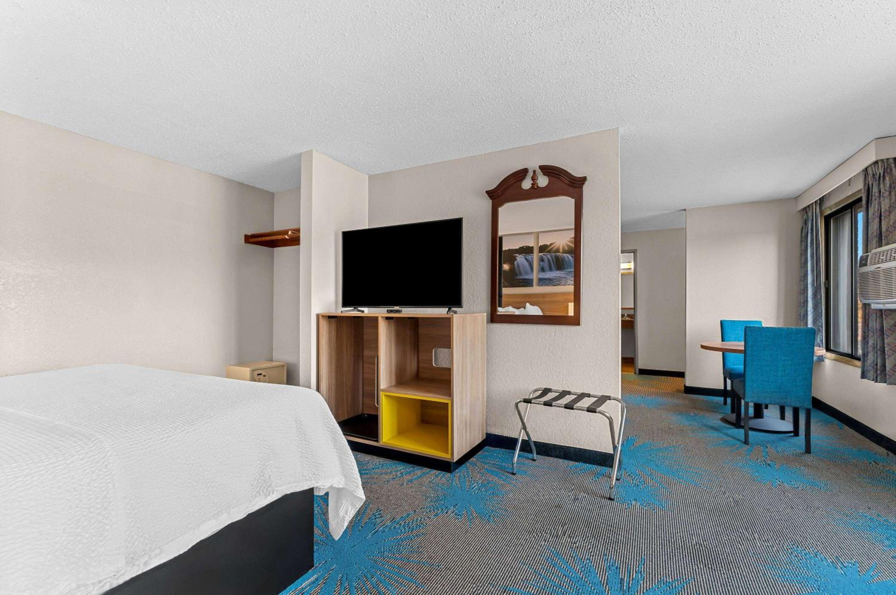Business King Room - Non-Smoking - Photo 4