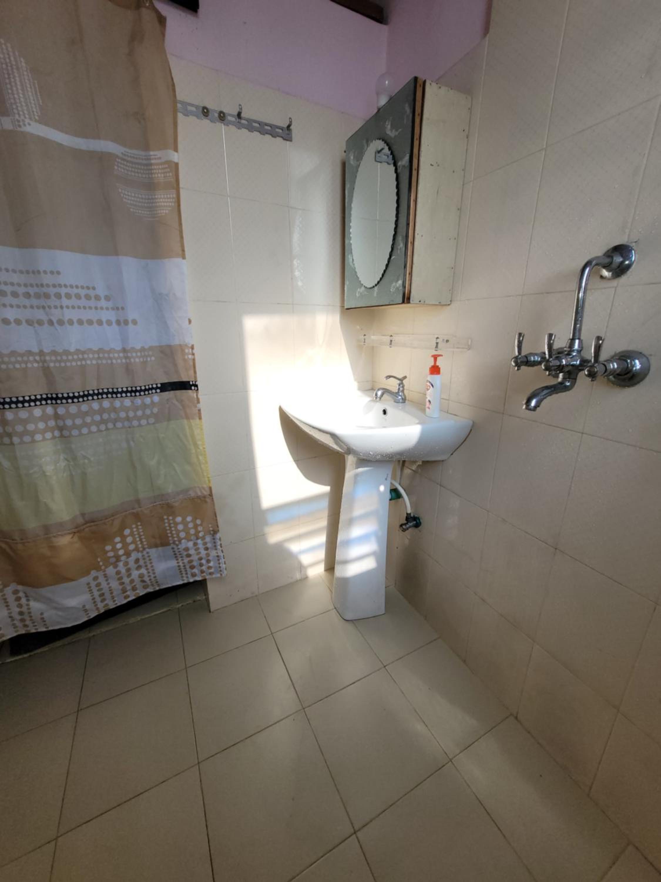 Double Room With Private Bathroom photo 2