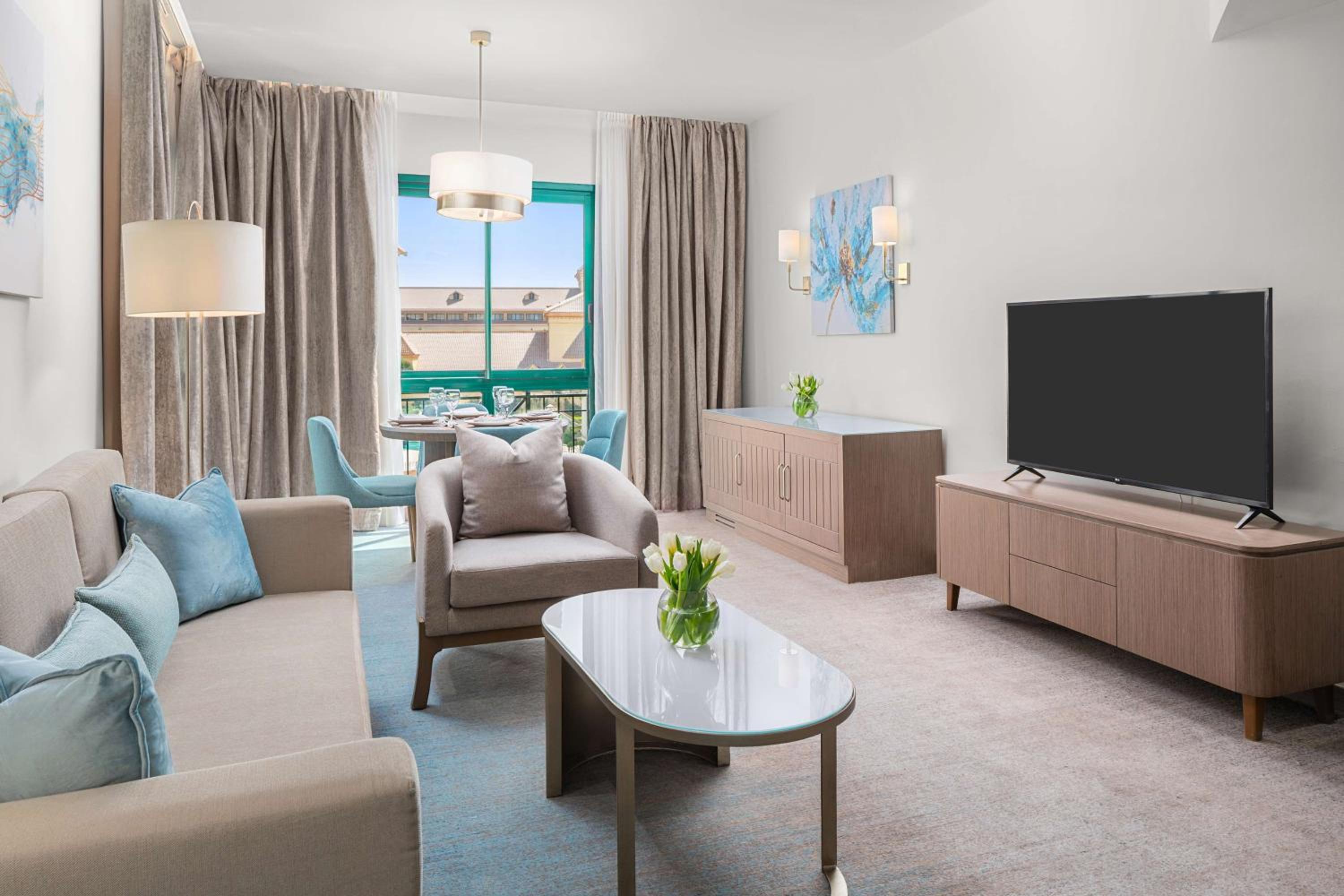 Deluxe King Suite