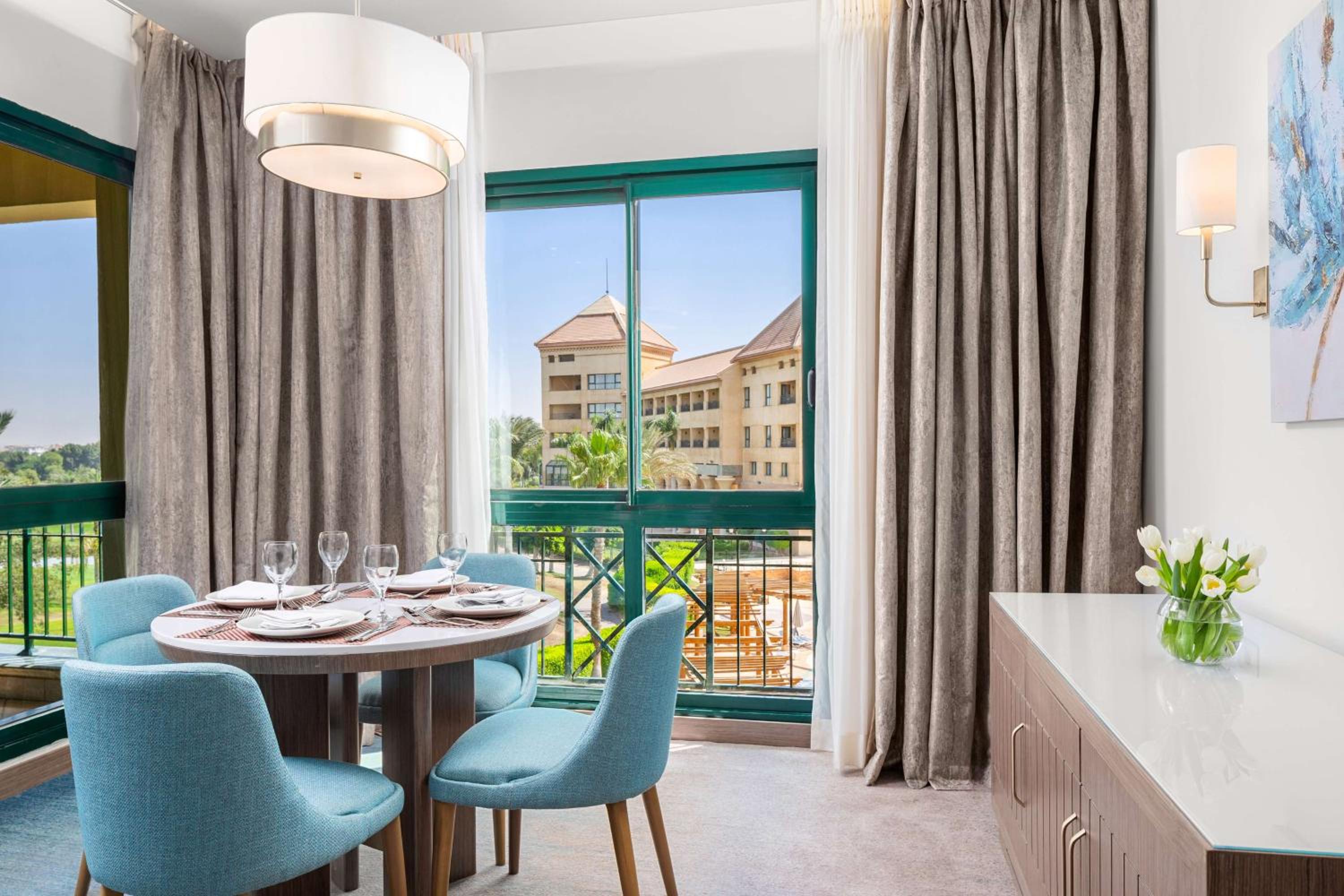 Deluxe King Suite
