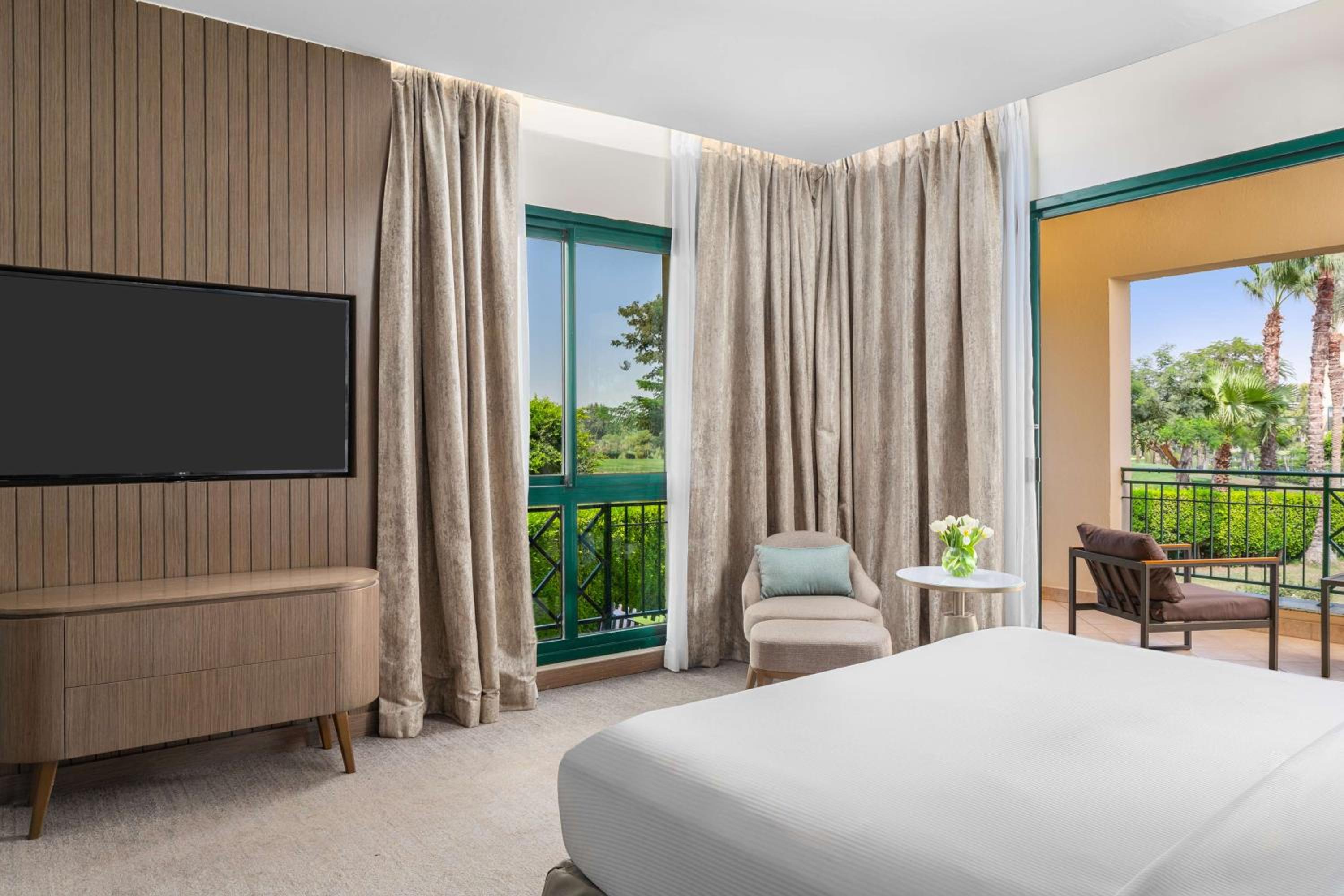 Deluxe King Suite