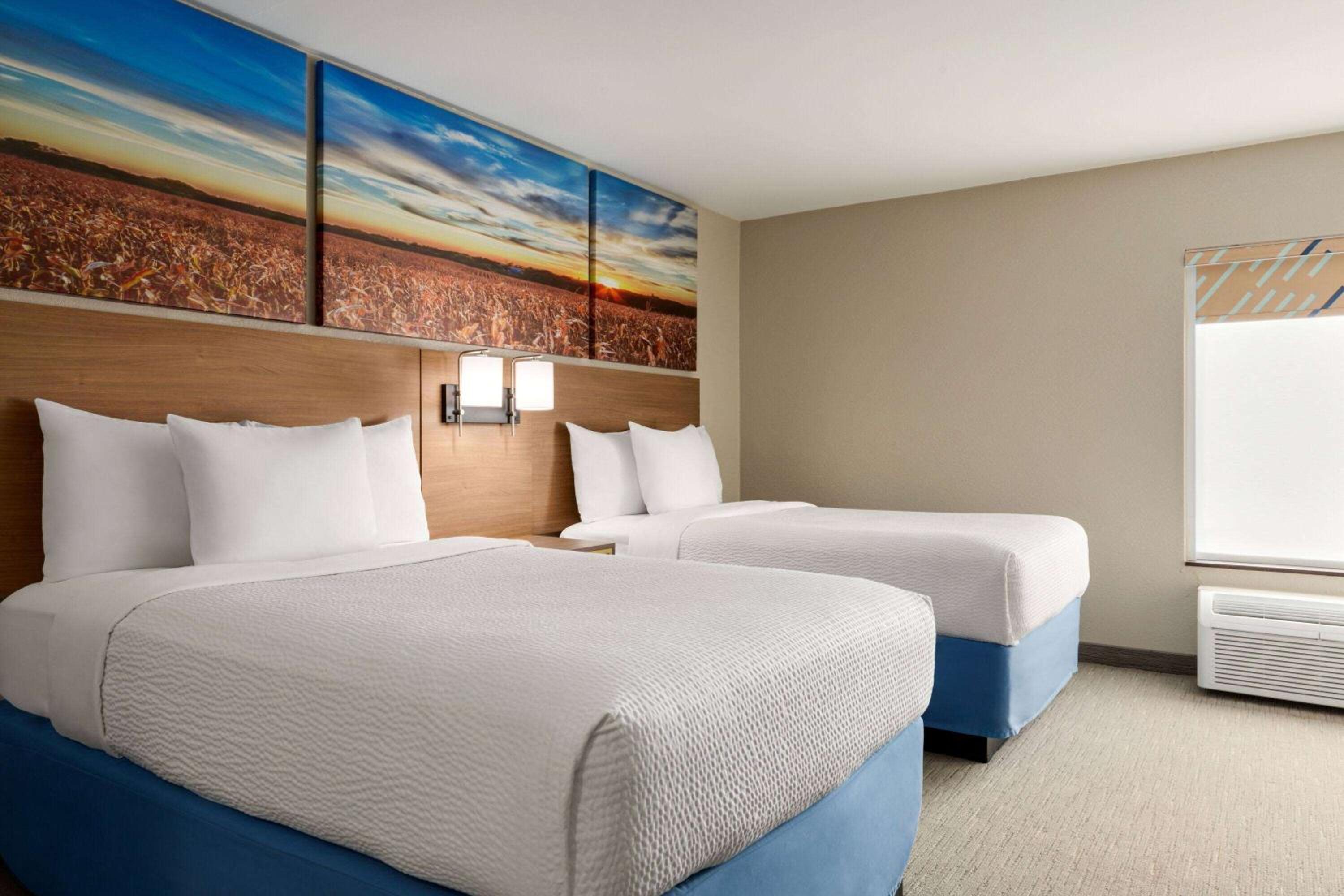 Studio Suite with Two Double Beds - Non-Smoking