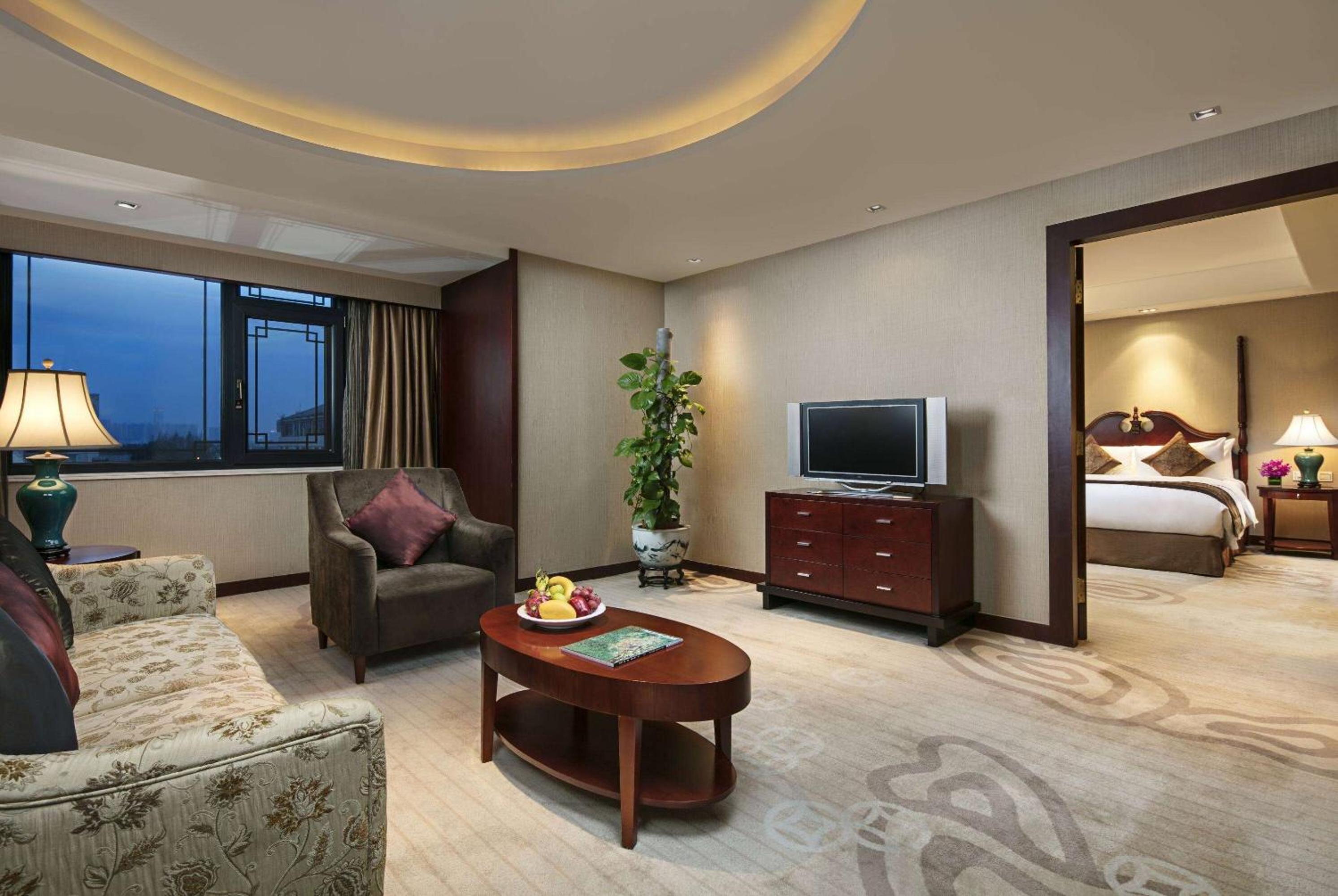 Executive Suite 1 King Nonsmoking - Photo 1