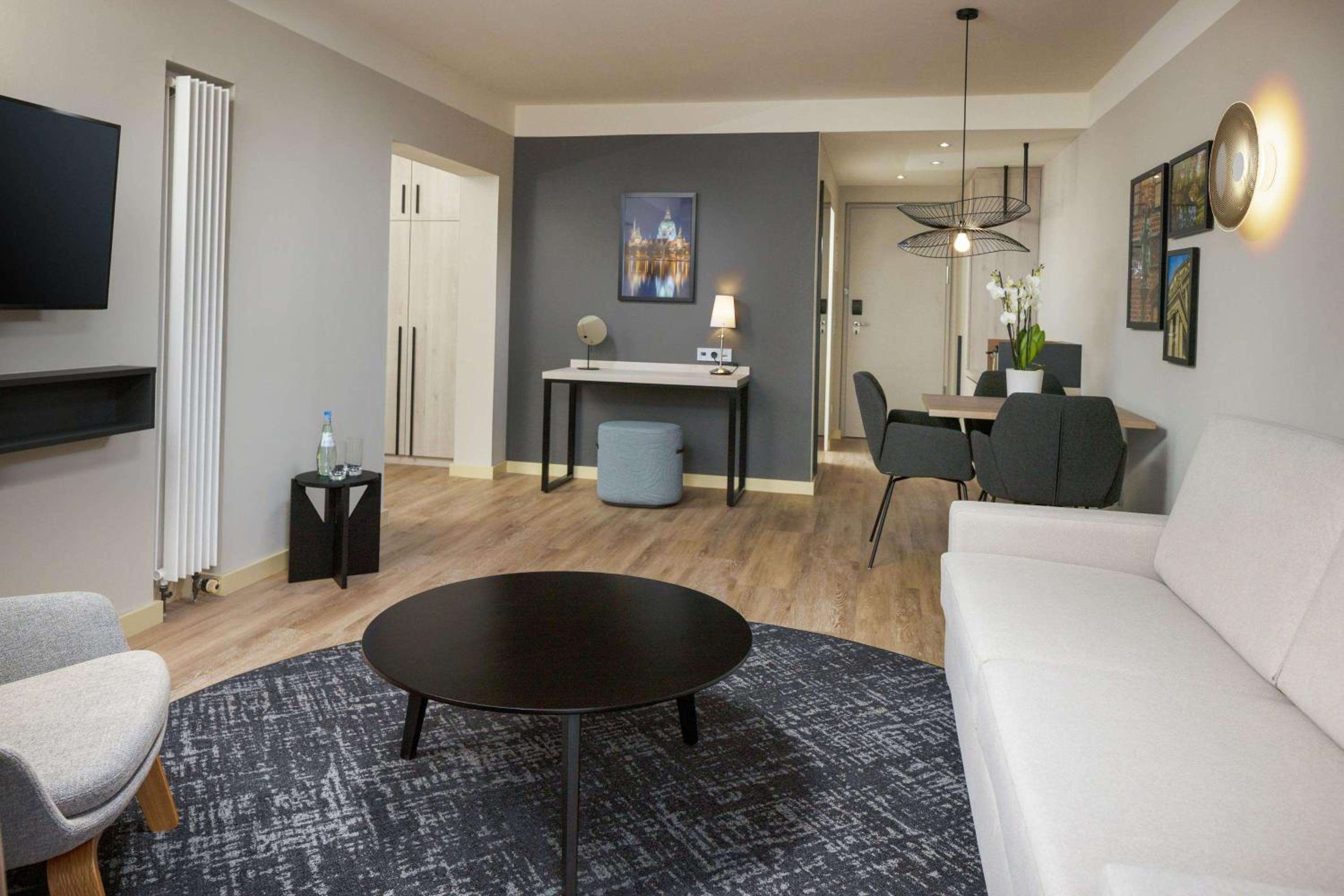 One-Bedroom King Suite photo 3