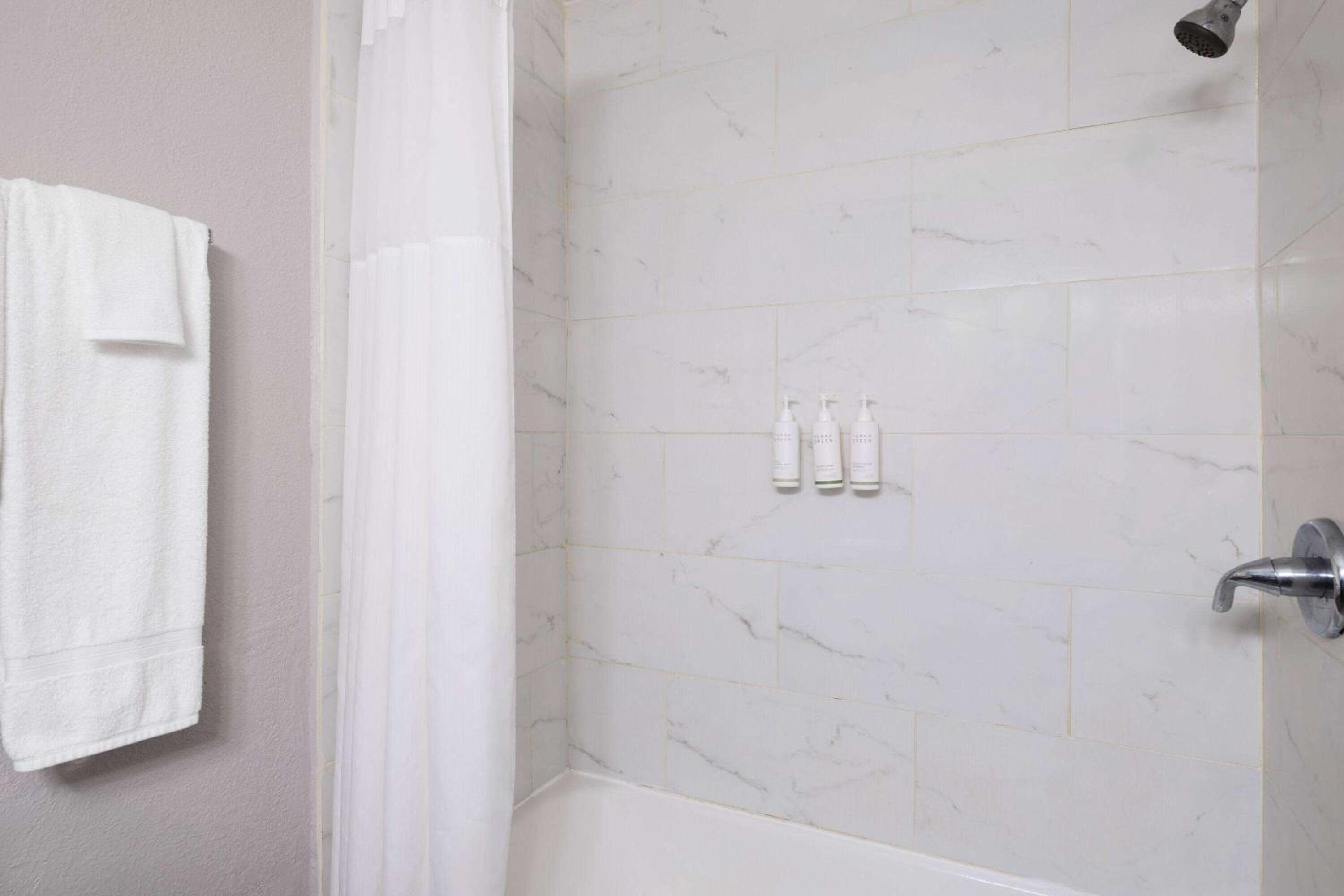 King Room - Non-Smoking - Photo 5