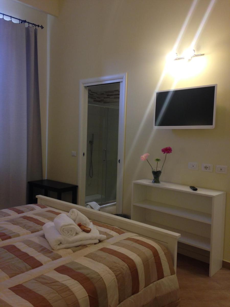 Double Room with Private Bathroom photo 2
