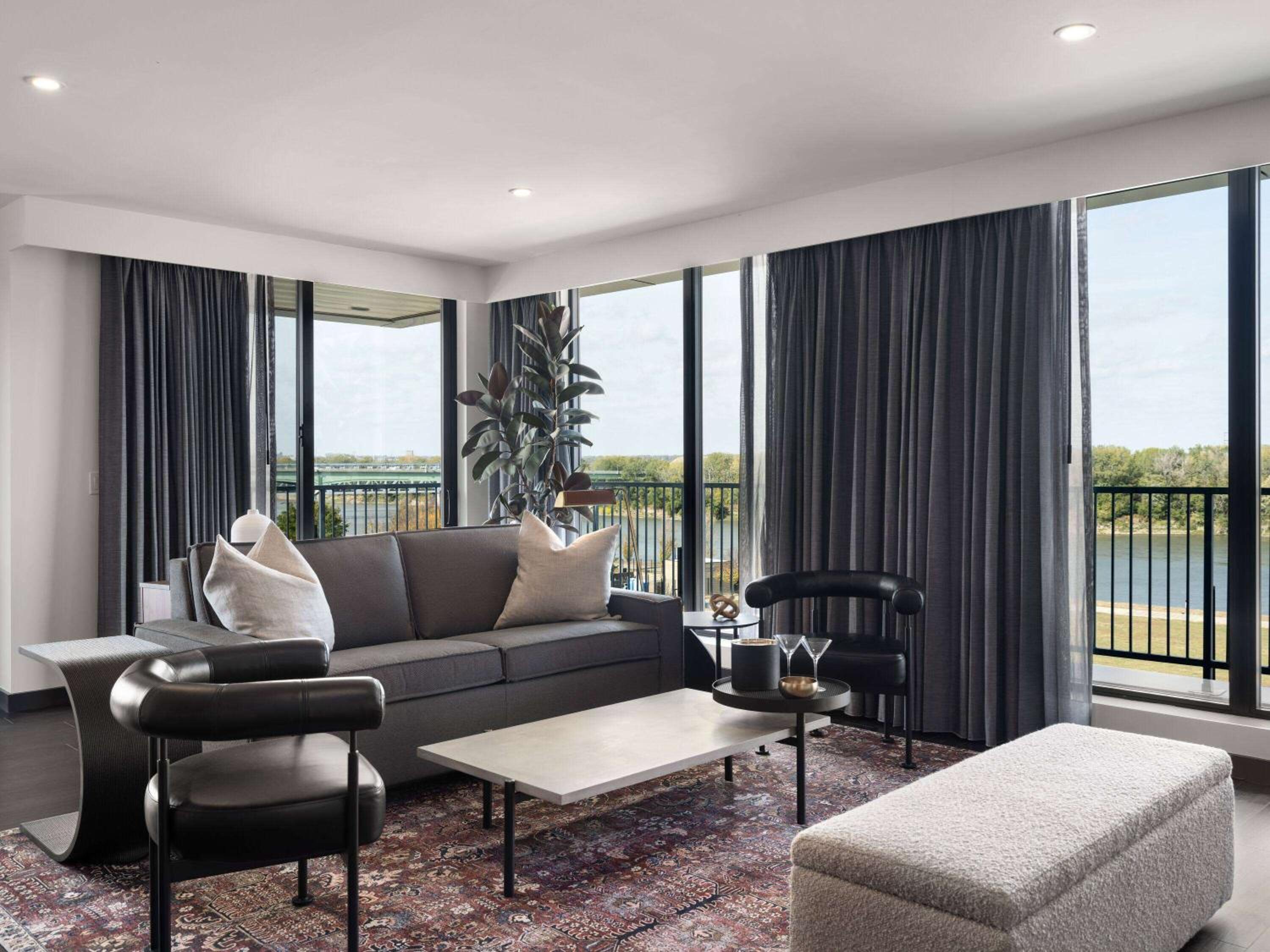One-Bedroom Premier Suite with One King Bed photo 1