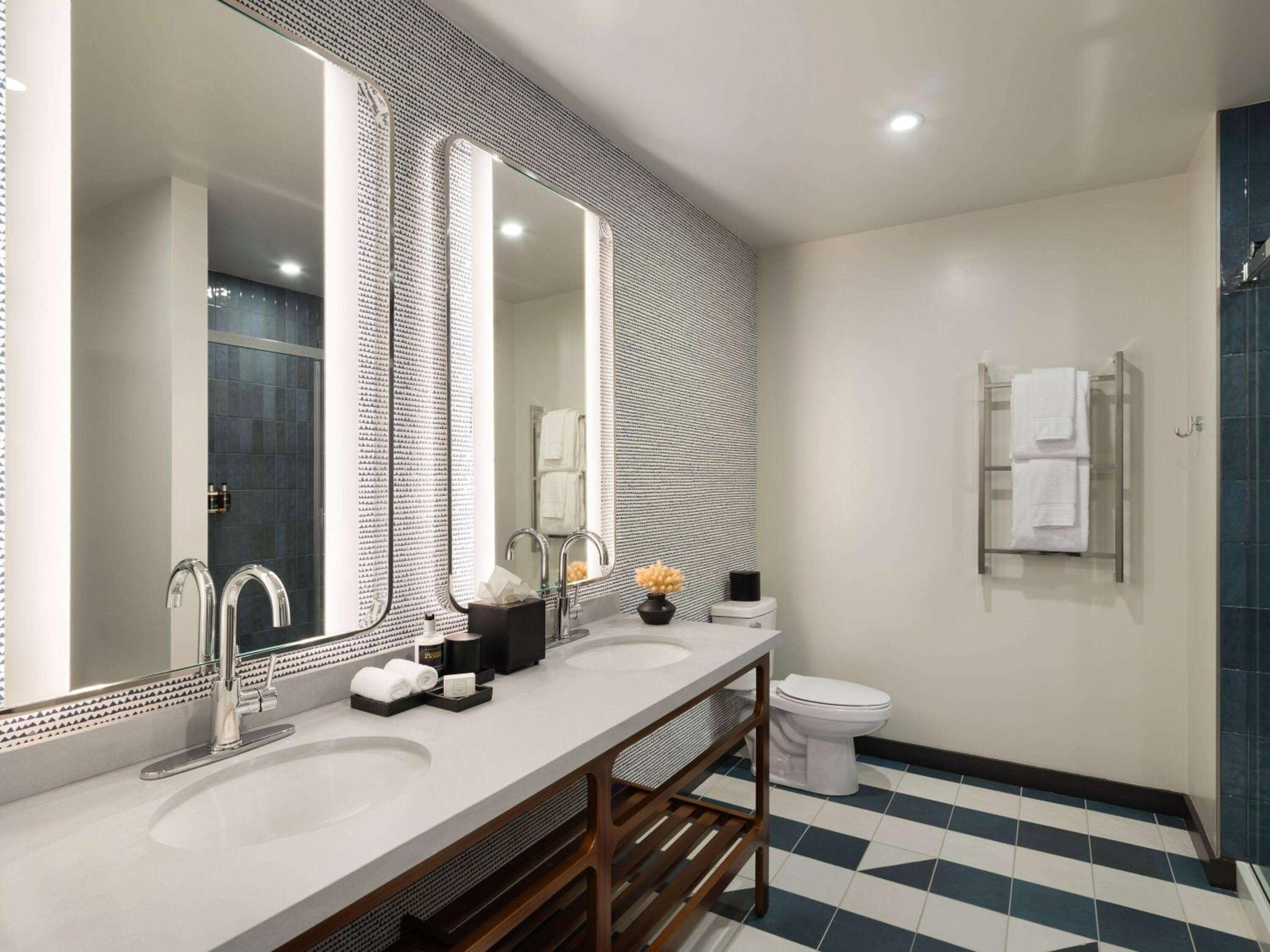 One-Bedroom Premier Suite with One King Bed photo 2