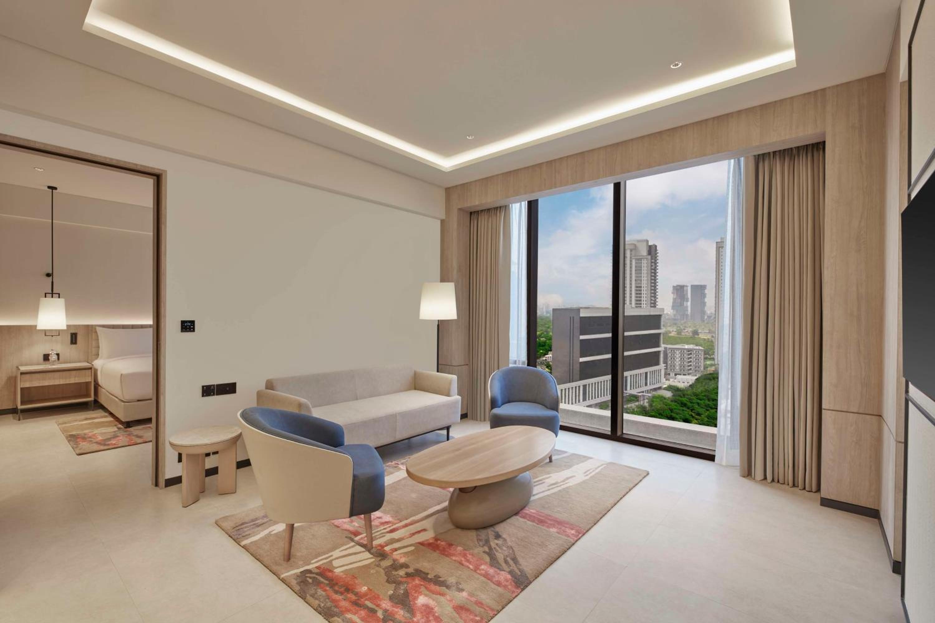 Premium King Suite - Lounge Access - Photo 3