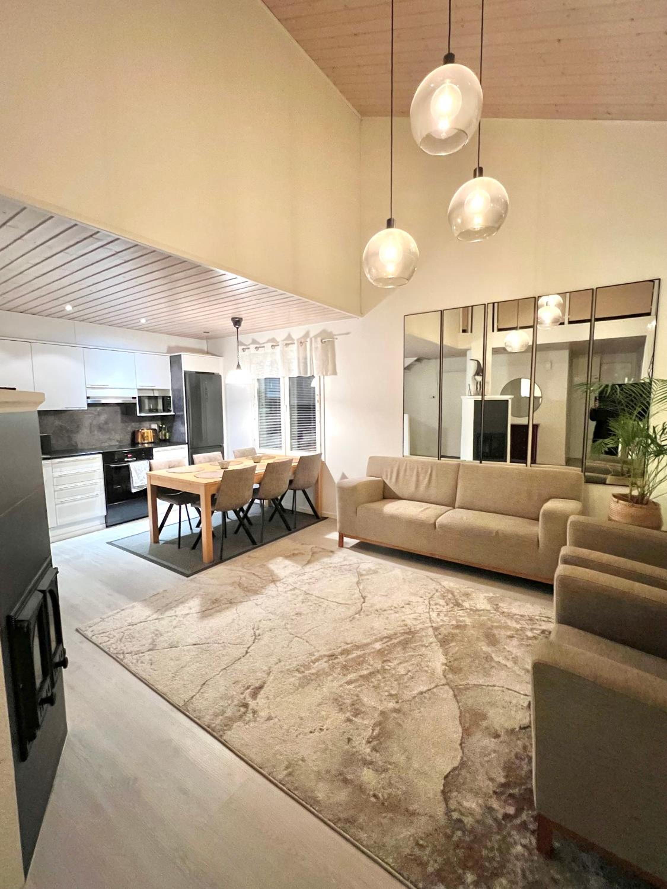 Three-Bedroom House photo 2