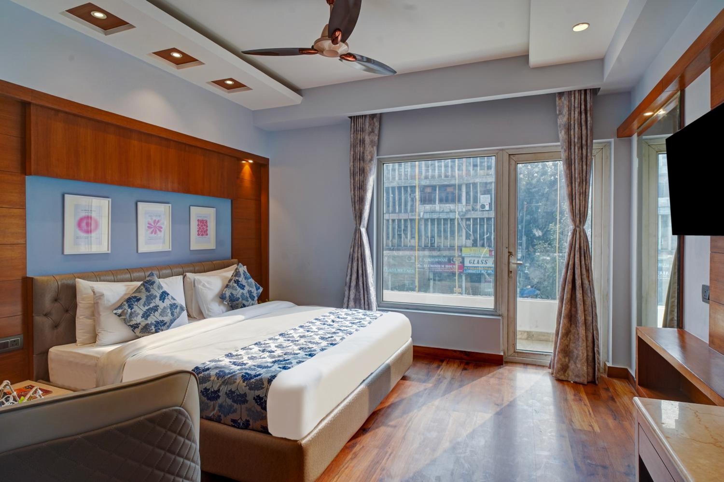 Superior Room with Airport Pickup photo 1