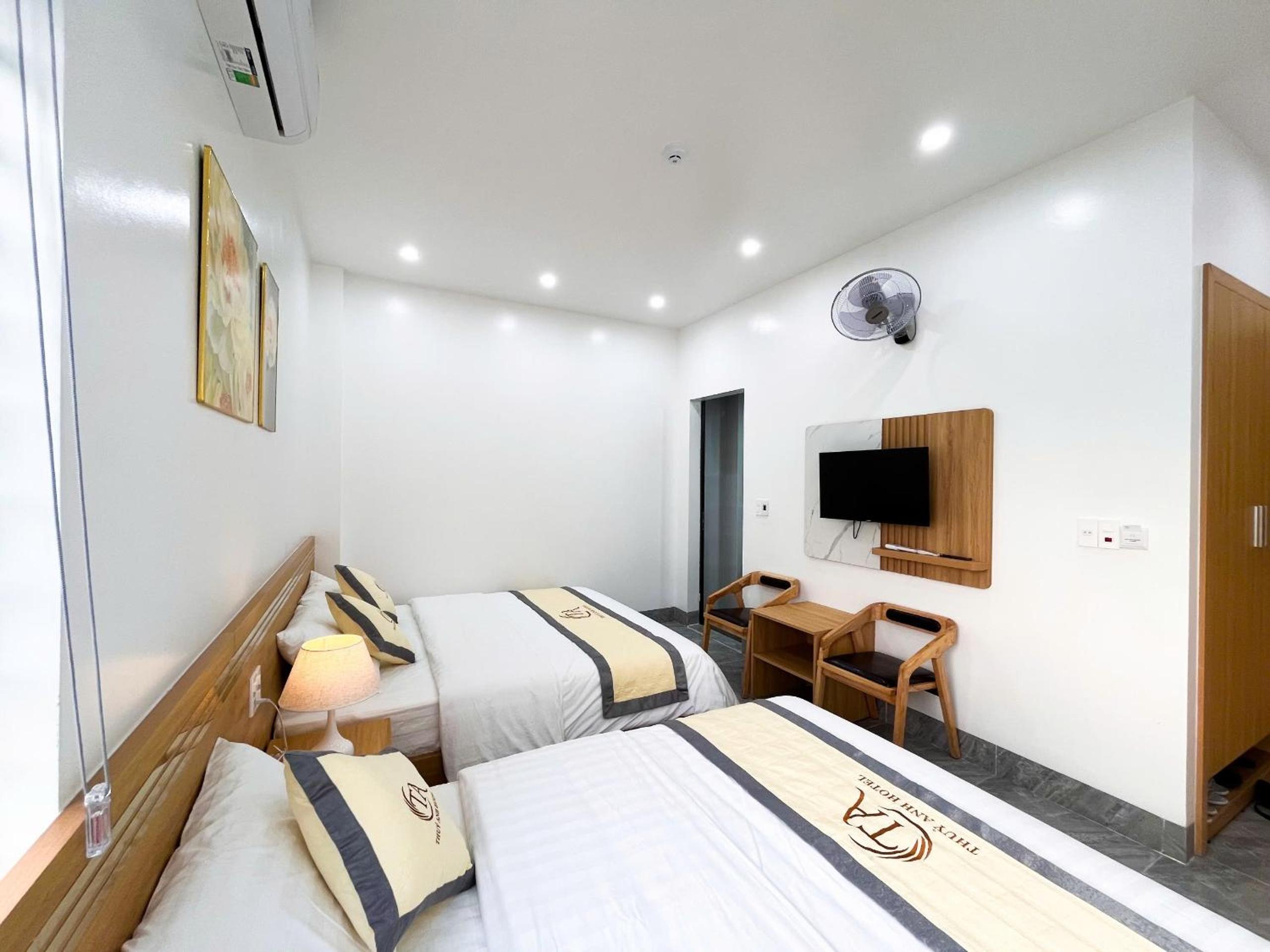 Deluxe Double or Twin Room with City View - Photo 5
