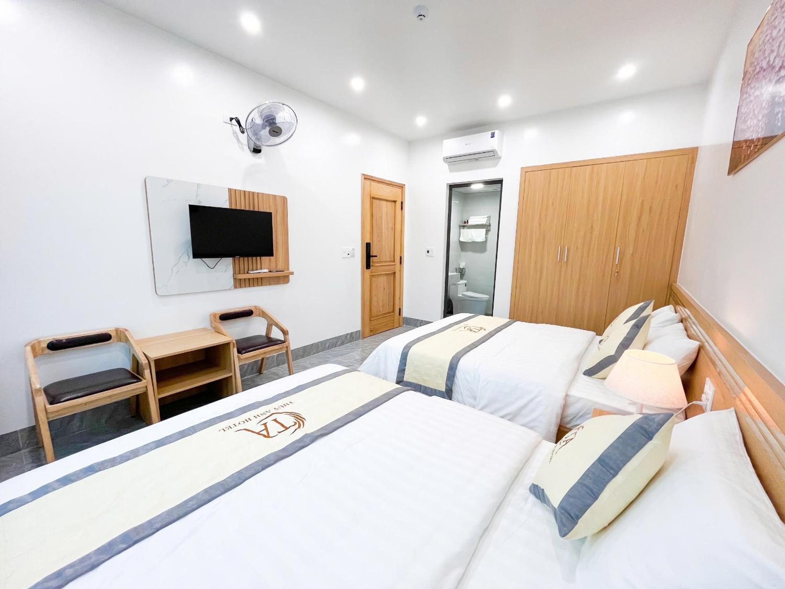 Deluxe Double or Twin Room with City View - Photo 3