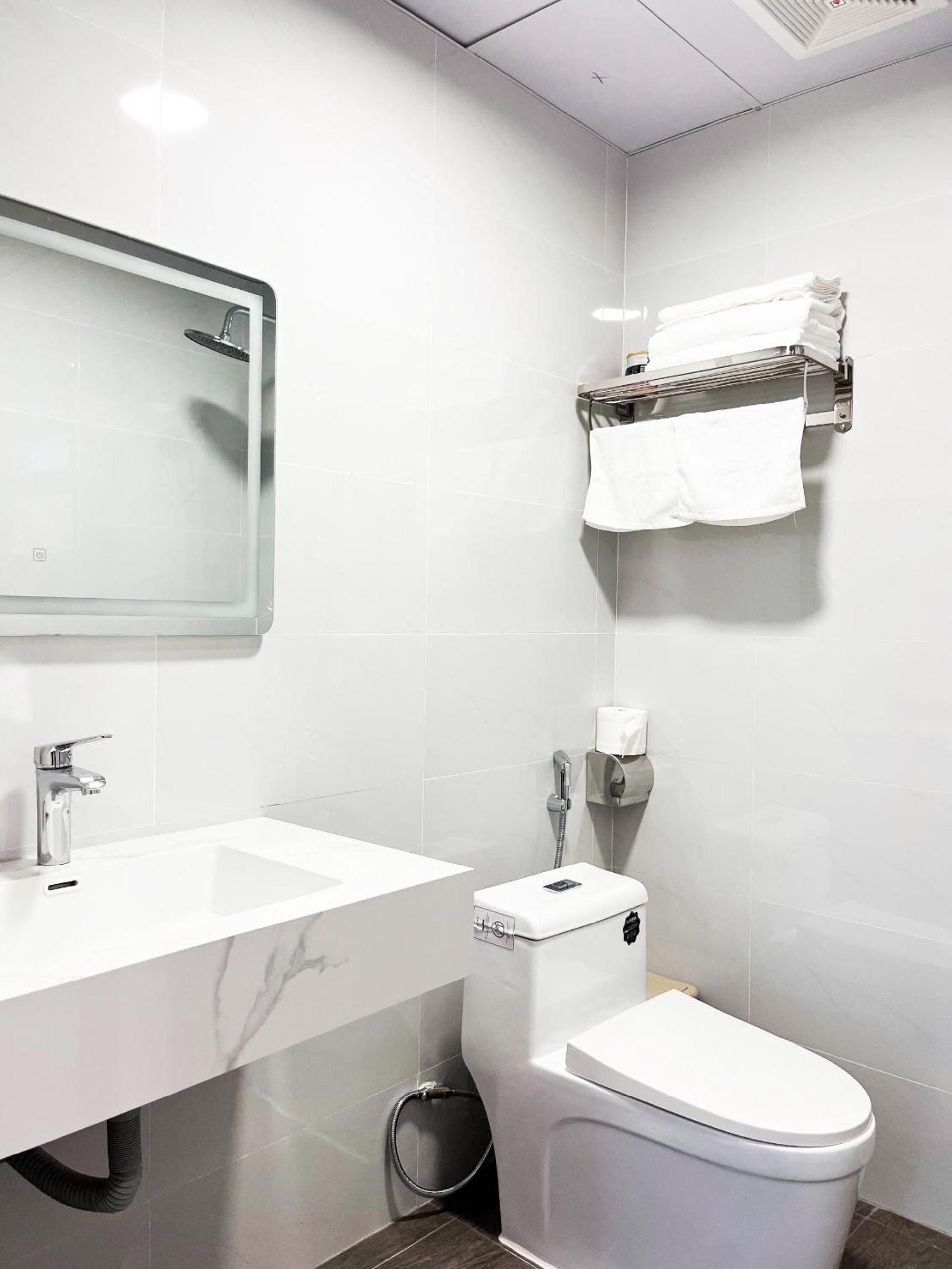 Deluxe Double or Twin Room with City View - Photo 2