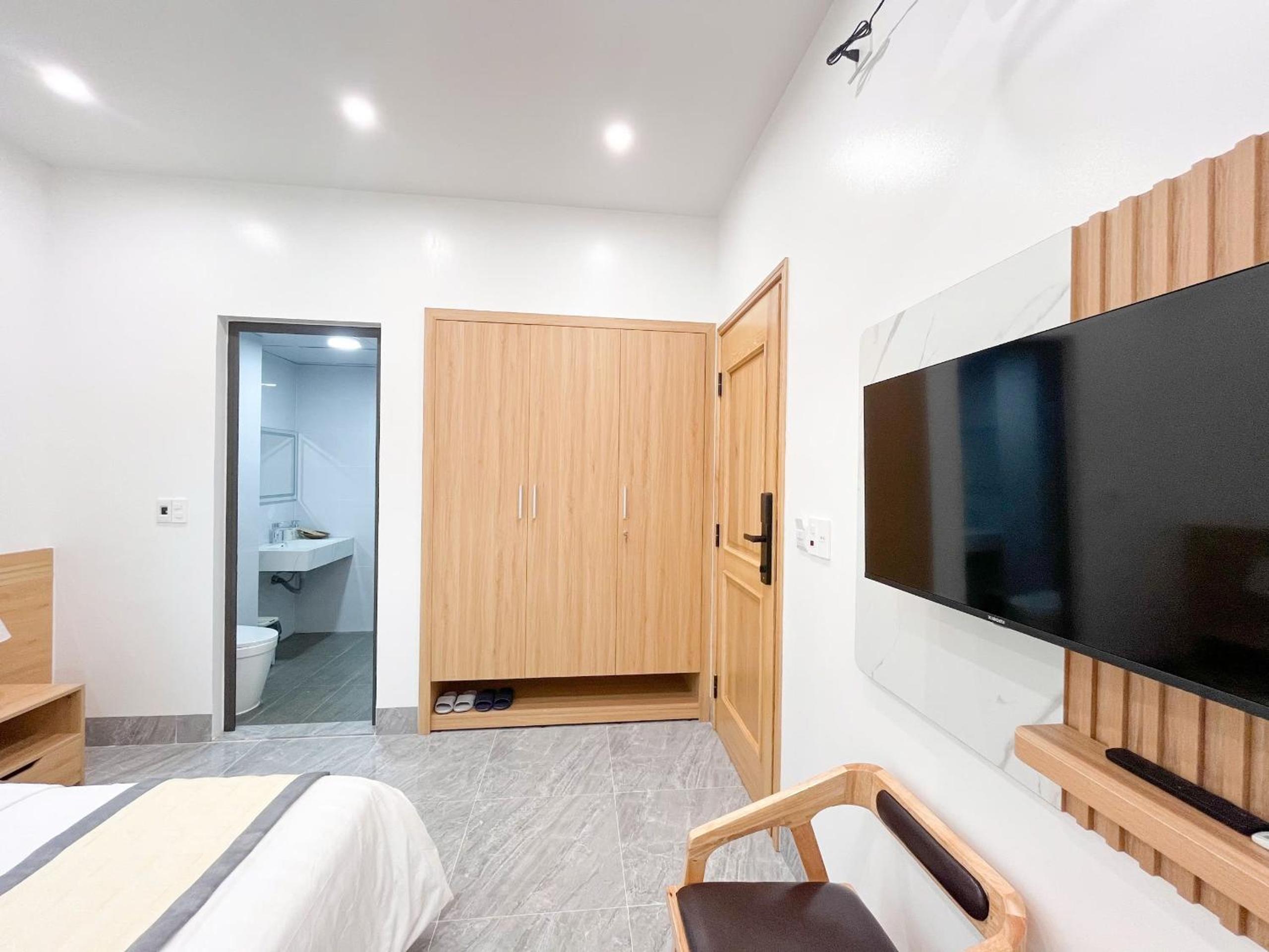Deluxe Double or Twin Room with City View - Photo 6