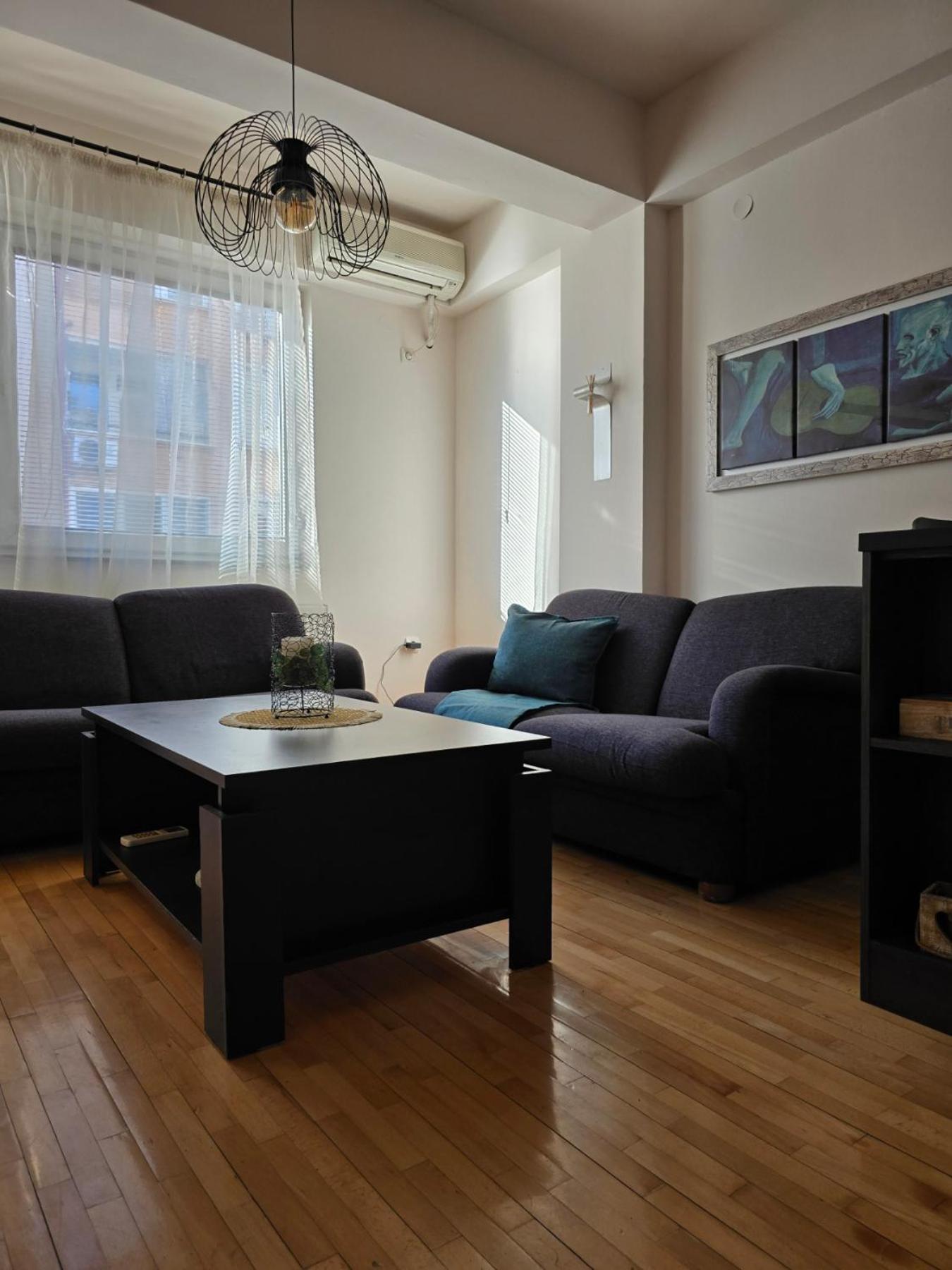 One-Bedroom Apartment photo 3