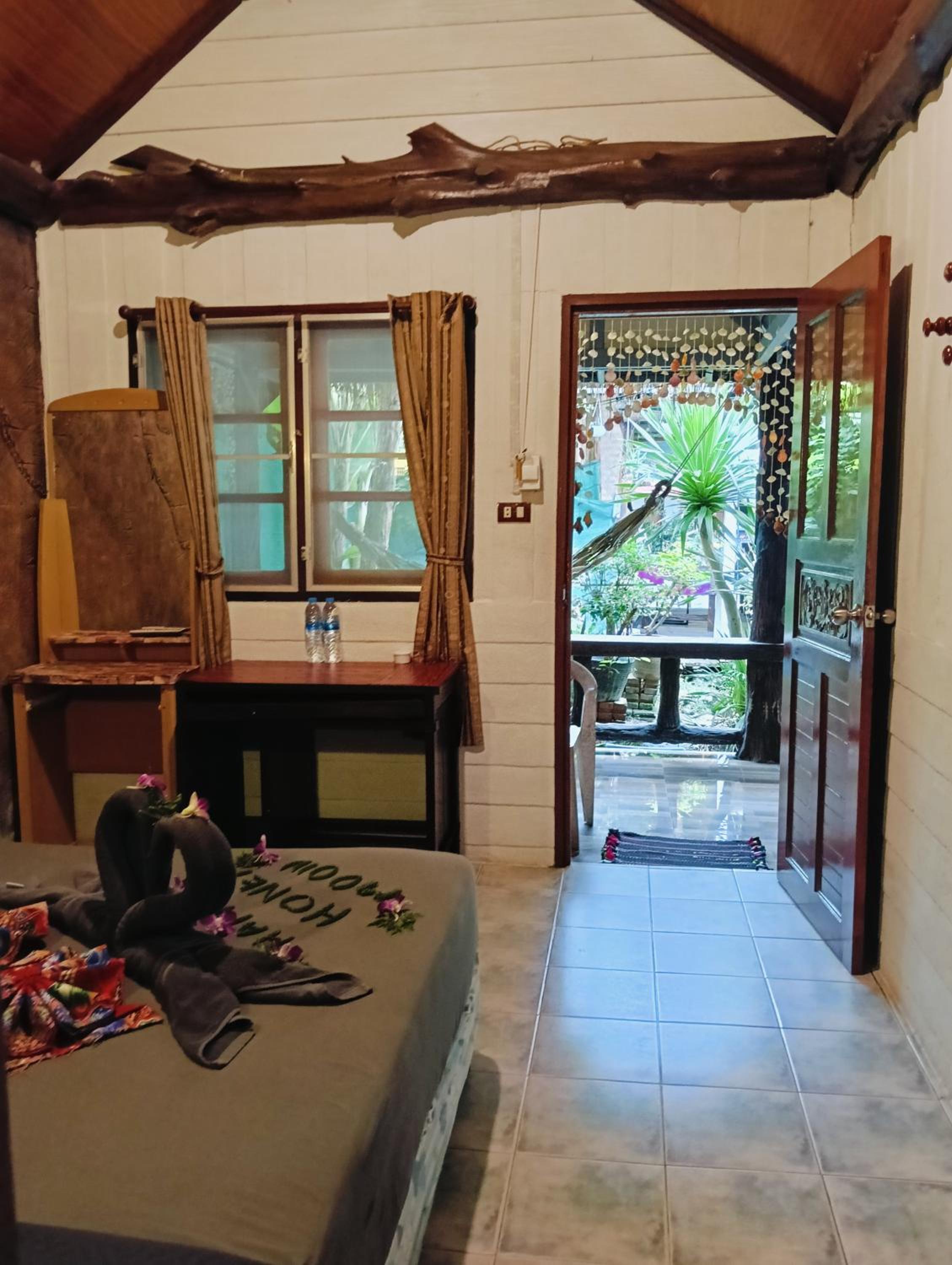 Deluxe Room - Photo 5
