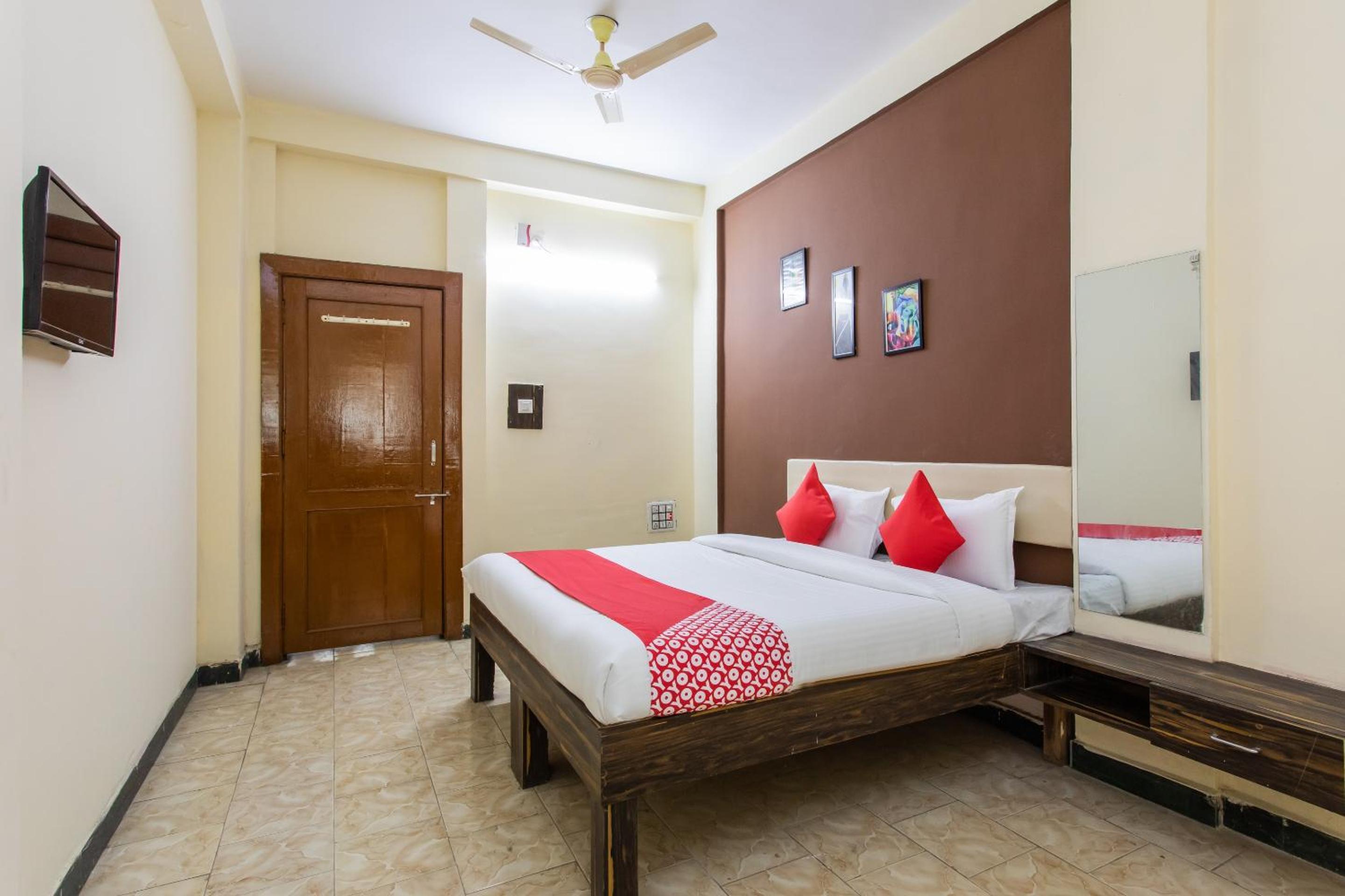 Standard Double Room - Photo 11