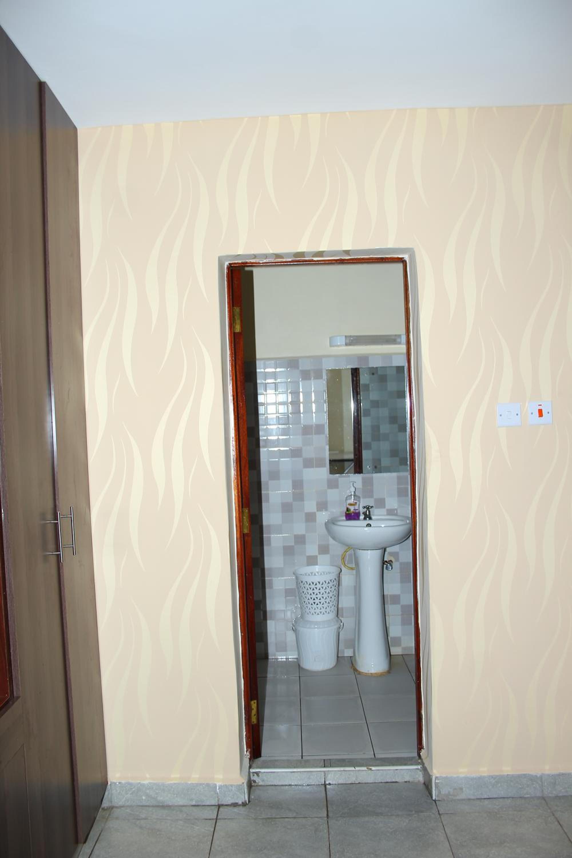 Three-Bedroom Apartment with View photo 2