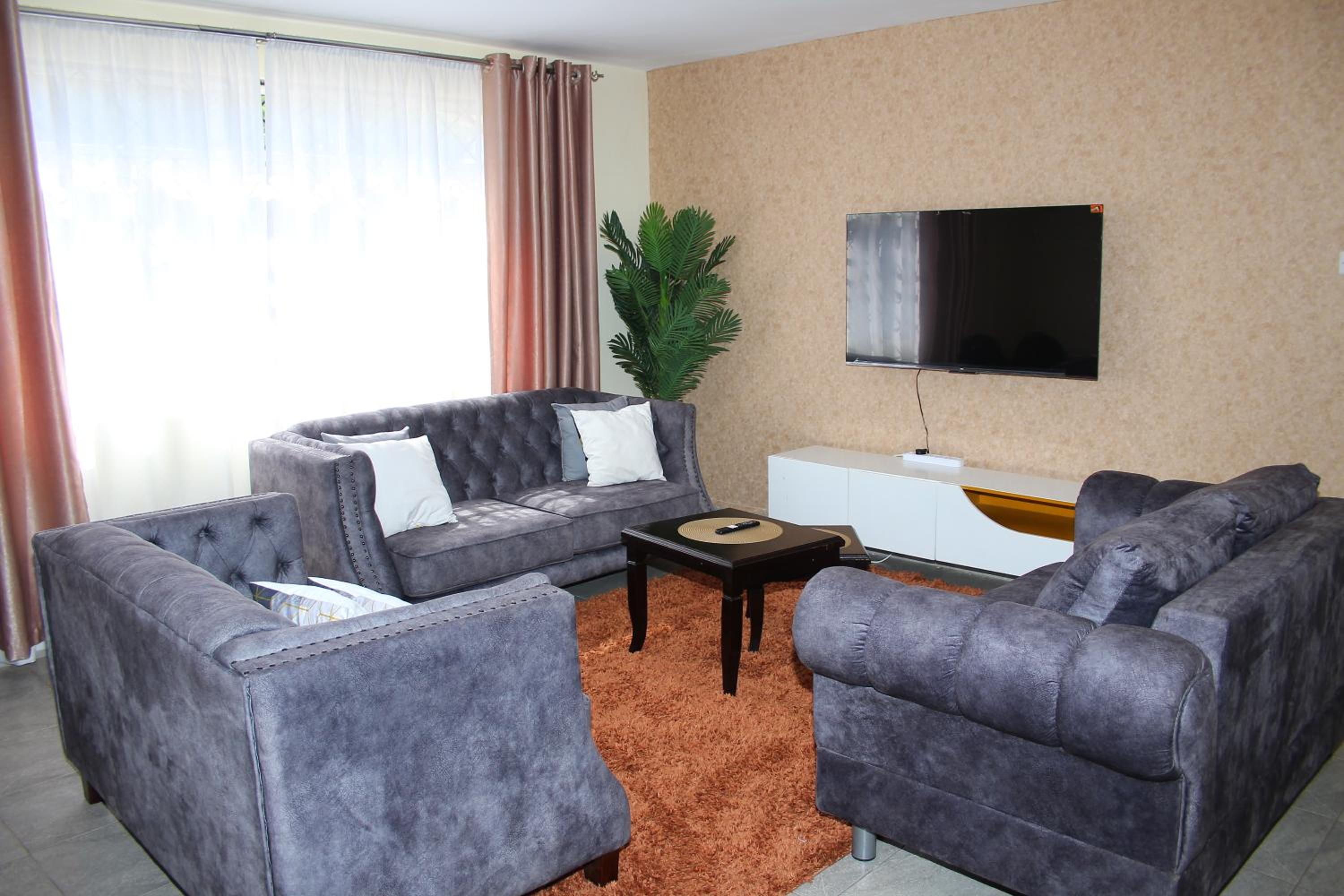 Three-Bedroom Apartment with View photo 1