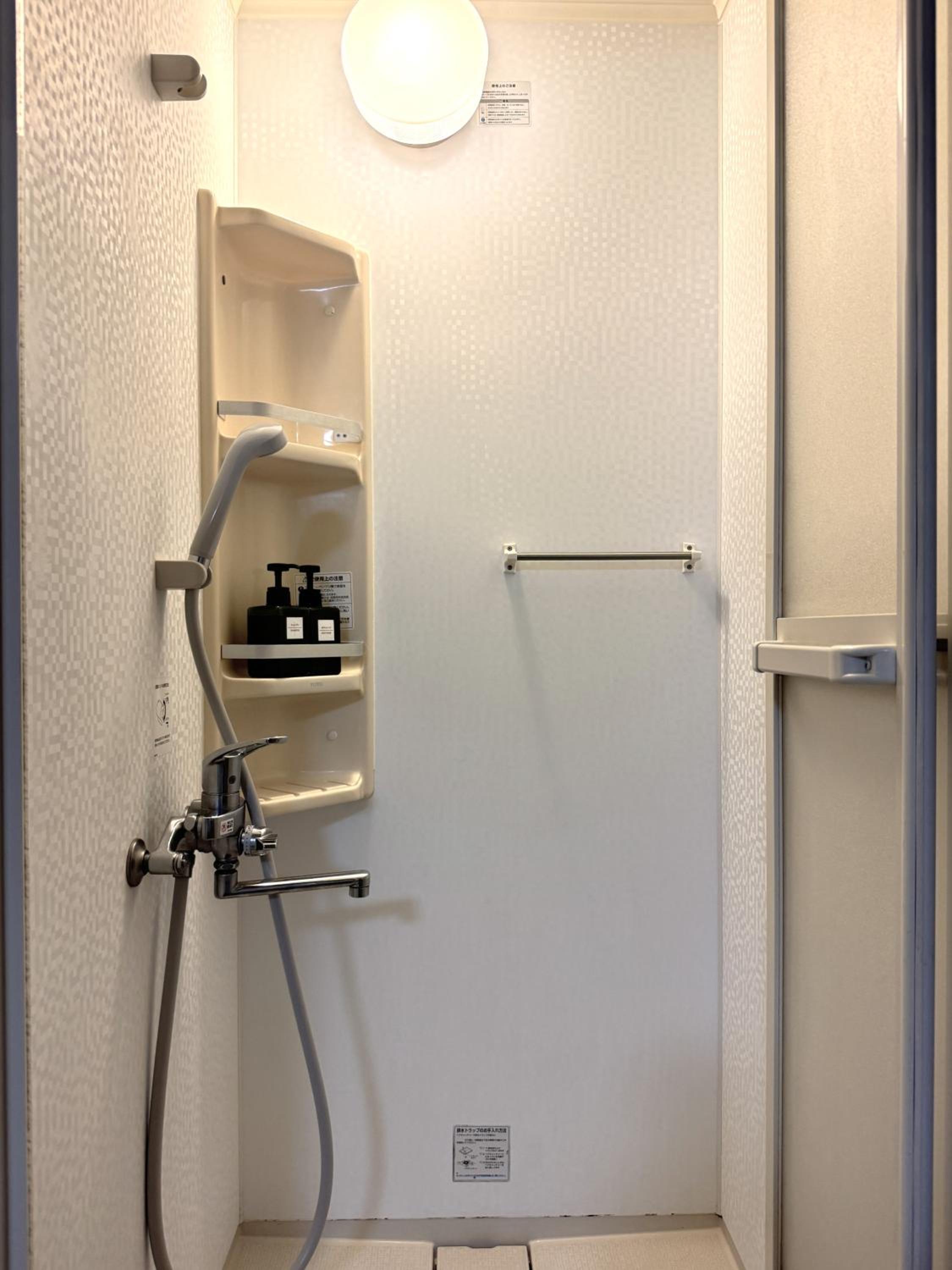 Single Room with Shared Bathroom photo 3
