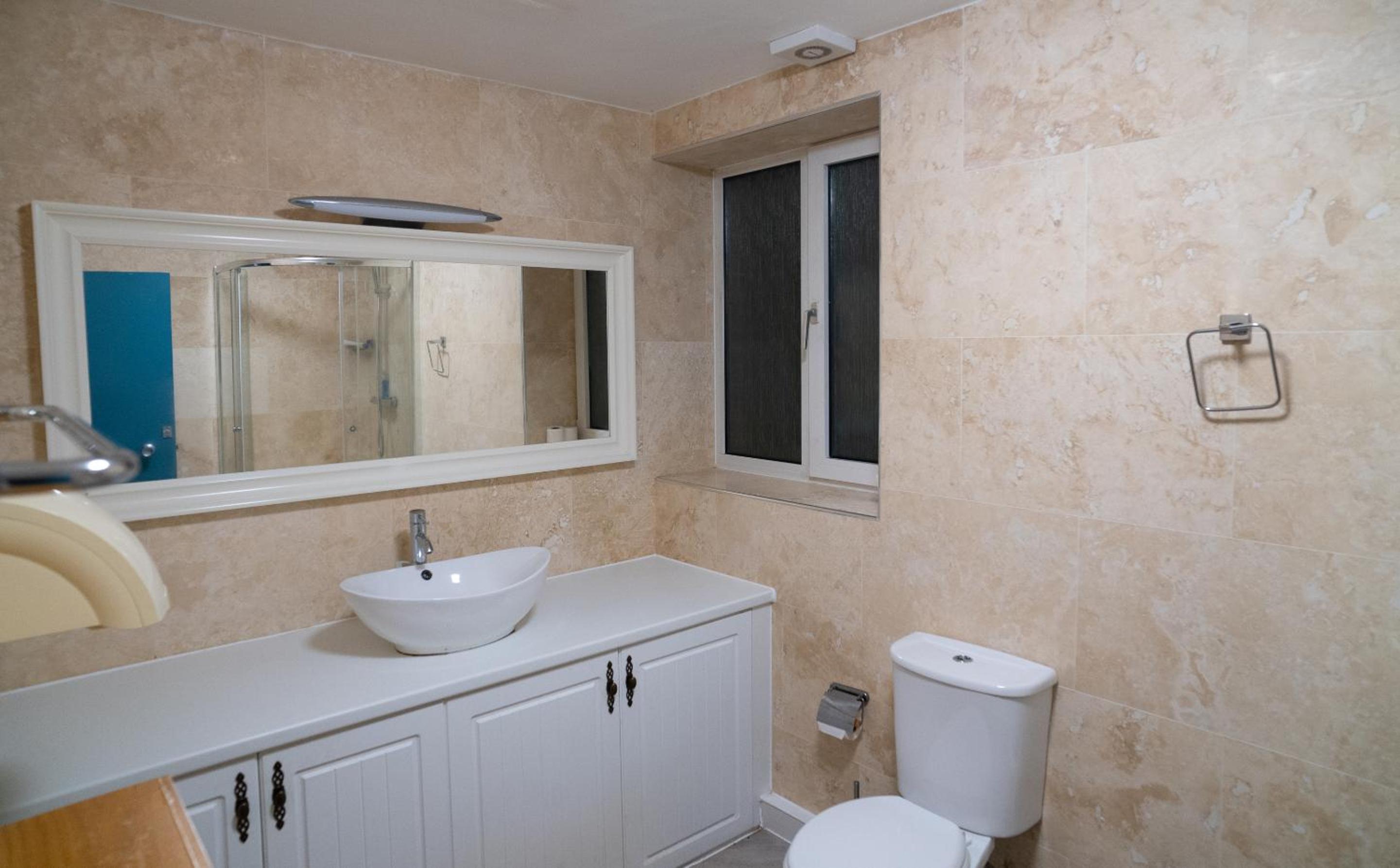 Double Room with Shared Bathroom photo 3