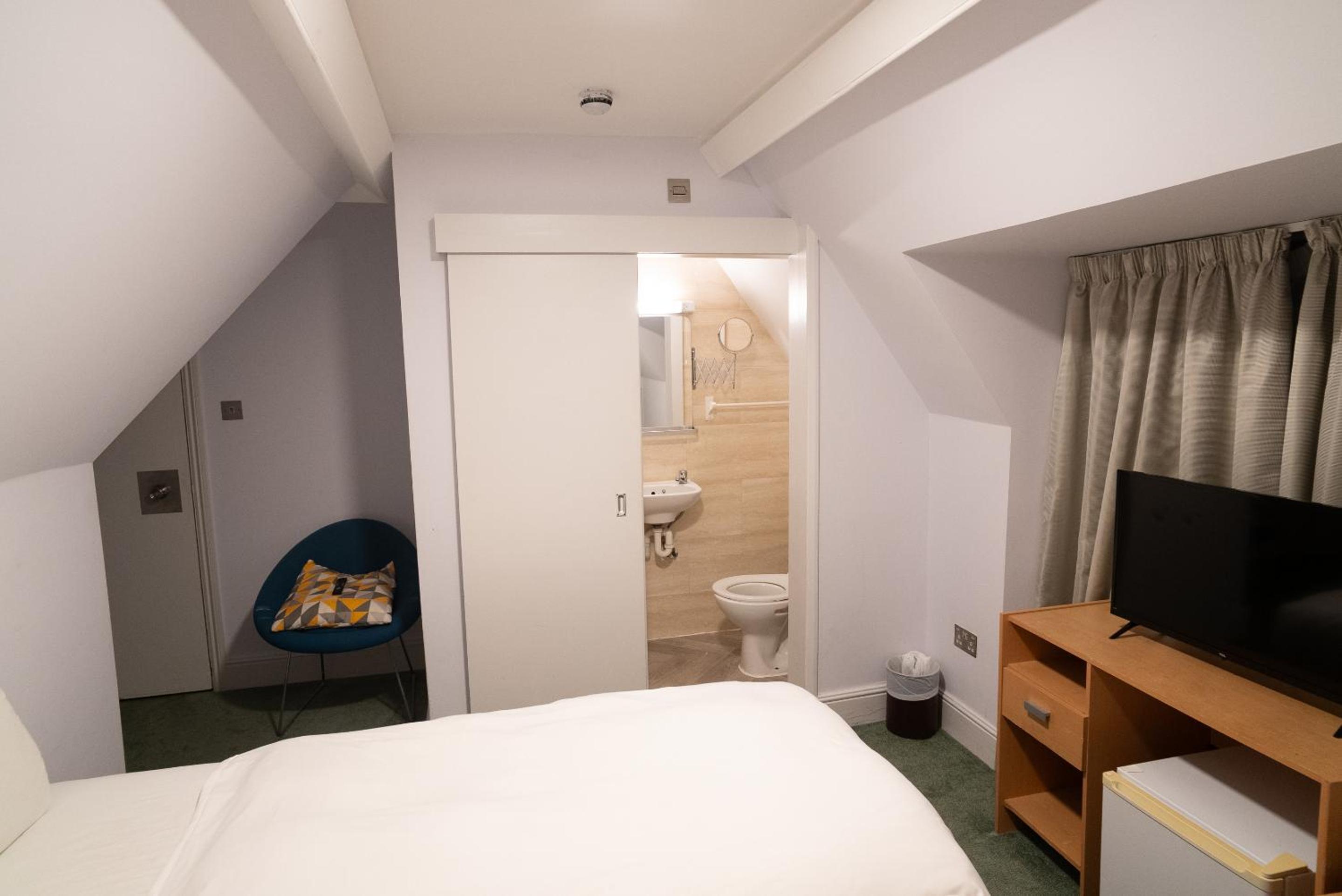 Twin Room with Shower photo 2