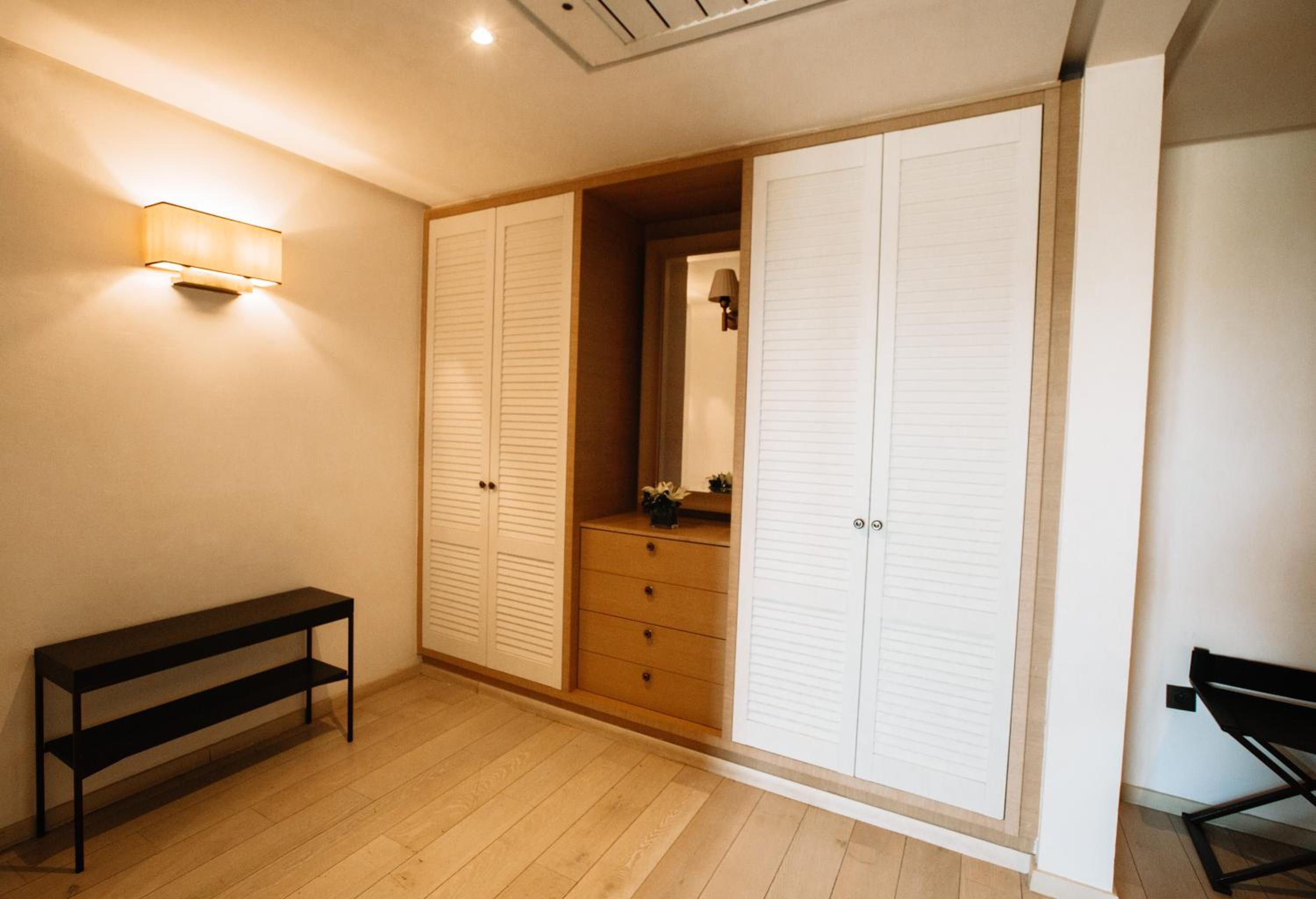 Spacious King Room photo 3